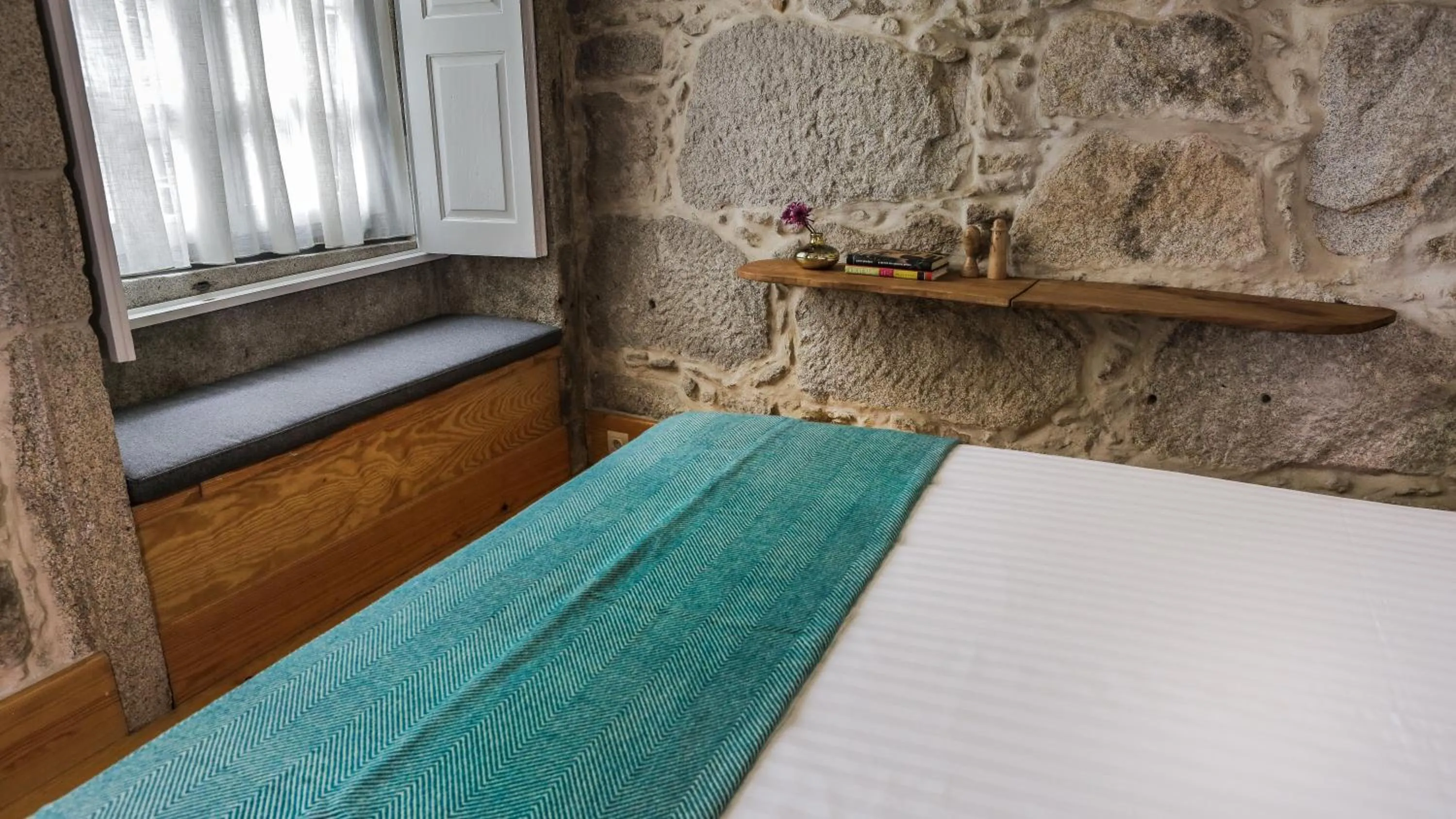 Bed in My Ribeira Guest House