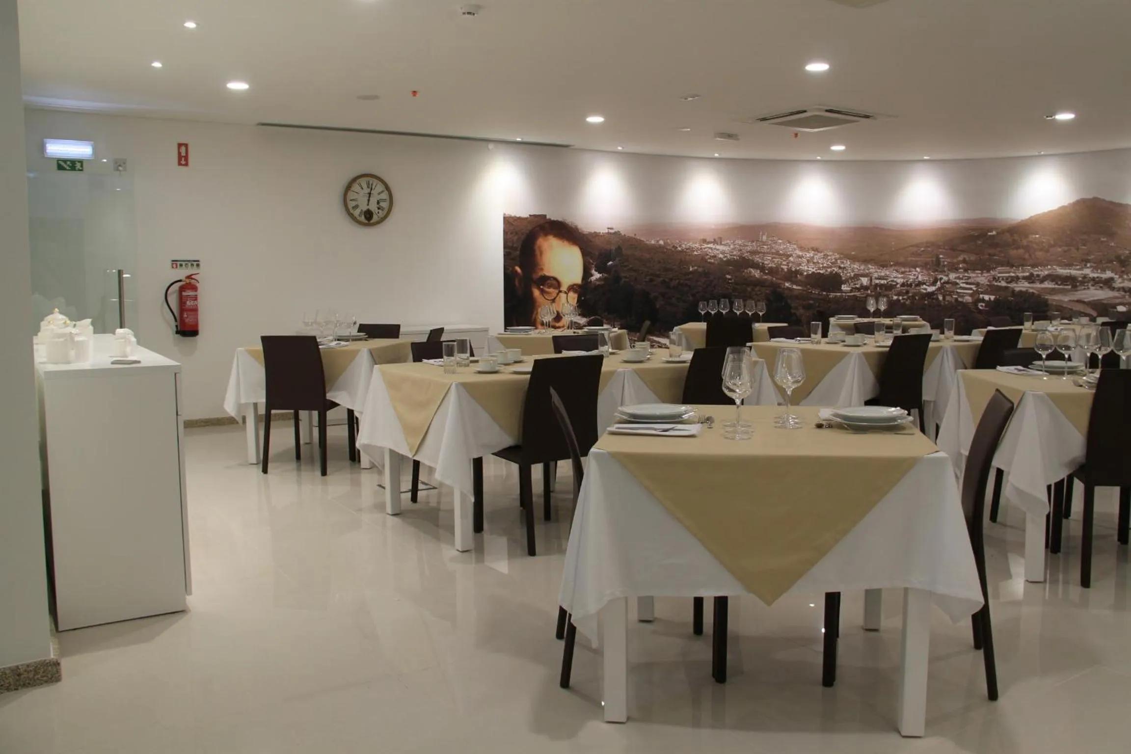 Restaurant/places to eat in Hotel José Régio