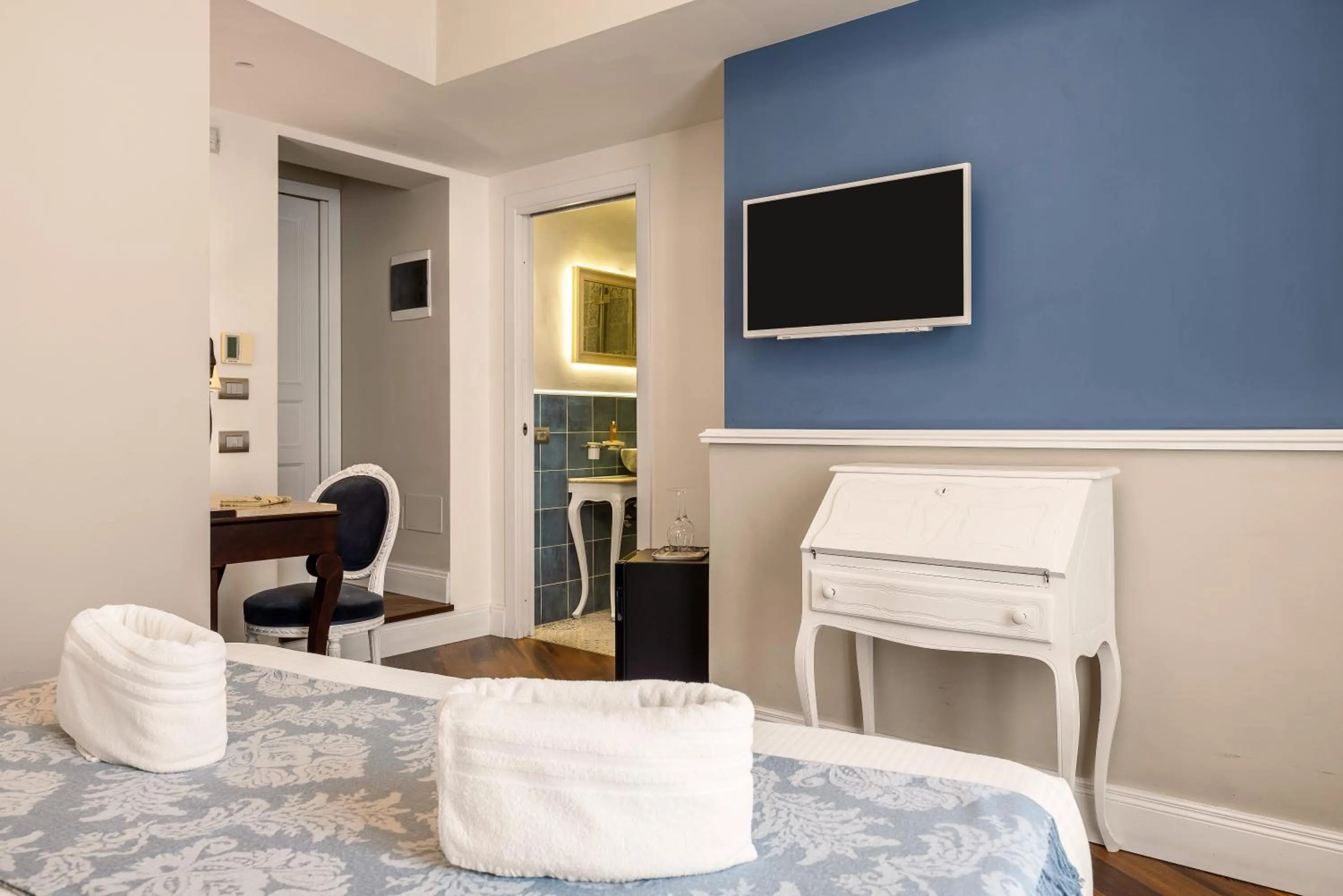 Photo of the whole room, Bed in Dimora Bellini - Residenza d'Epoca