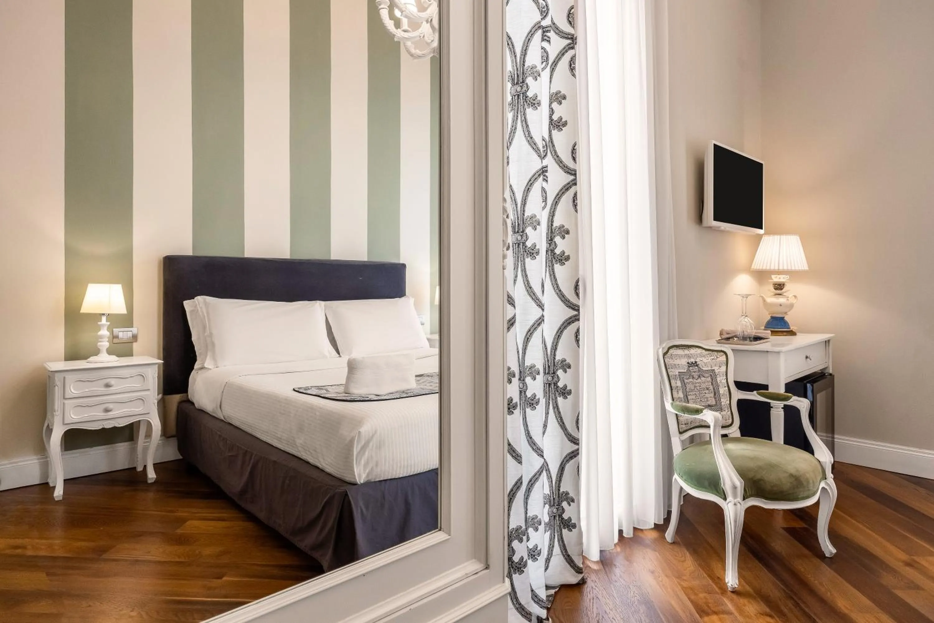 Photo of the whole room, Bed in Dimora Bellini - Residenza d'Epoca