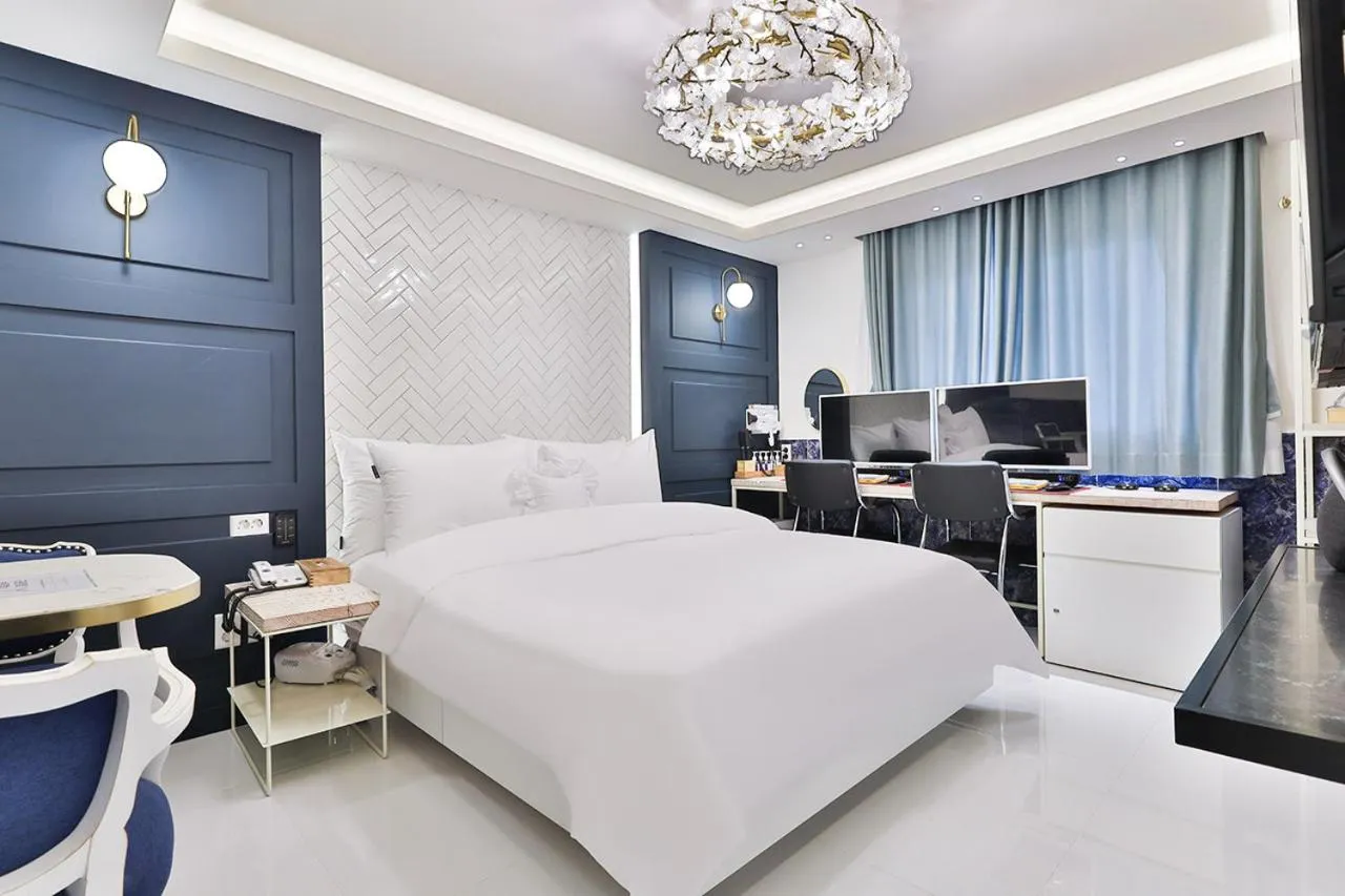 Photo of the whole room, Bed in February, Riverside Hotel Gyeongsan