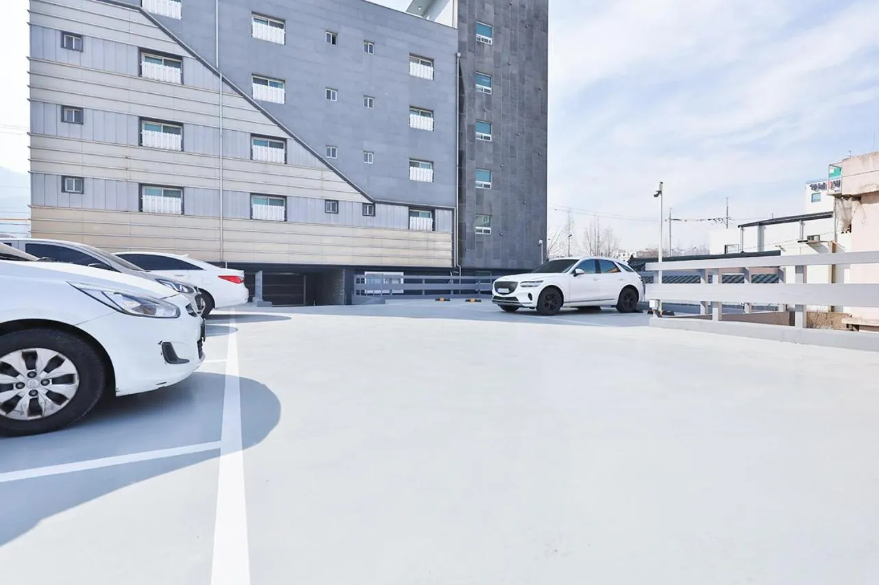 Parking in February, Riverside Hotel Gyeongsan