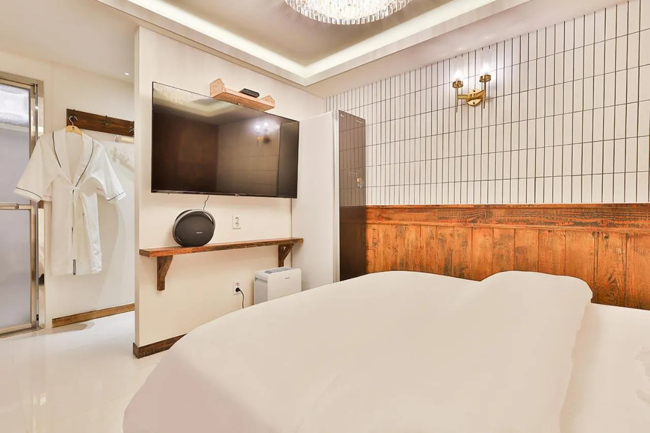 Photo of the whole room, Bed in February, Riverside Hotel Gyeongsan