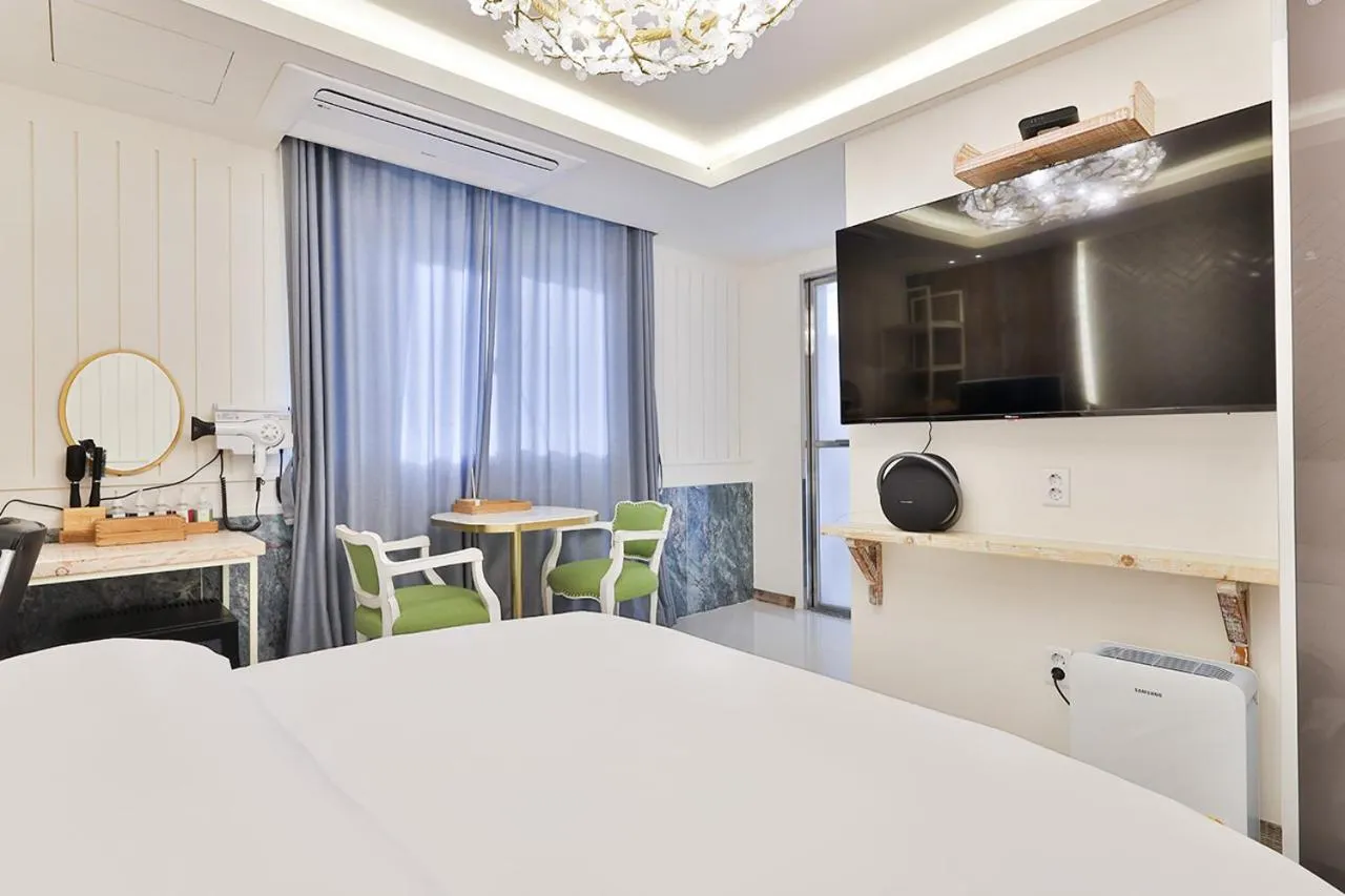 Photo of the whole room, Bed in February, Riverside Hotel Gyeongsan