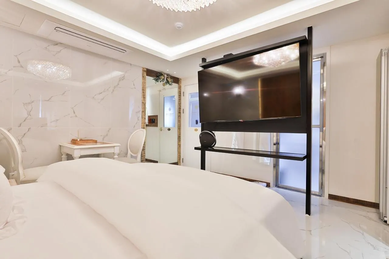 Photo of the whole room, Bed in February, Riverside Hotel Gyeongsan