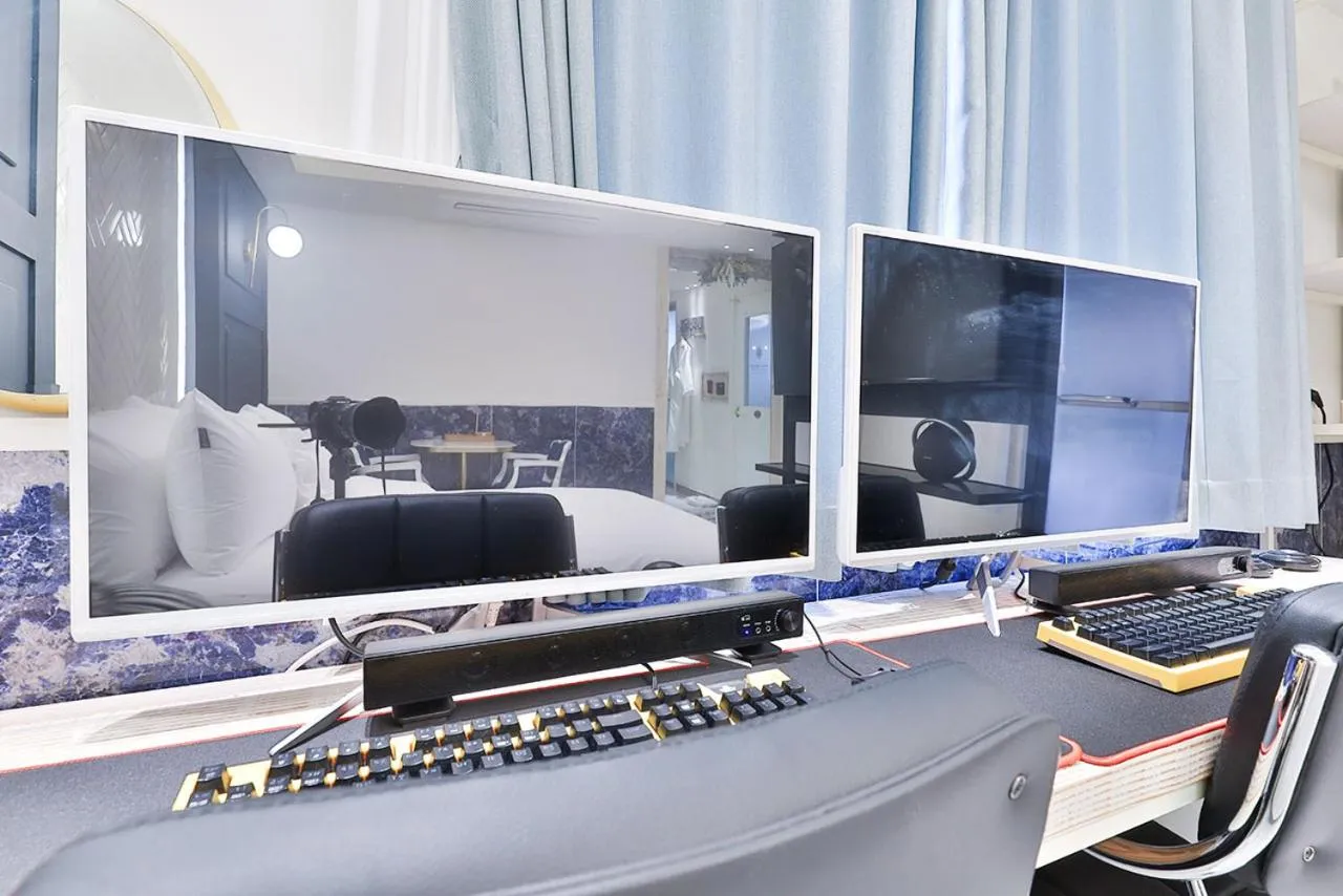 Decorative detail in February, Riverside Hotel Gyeongsan