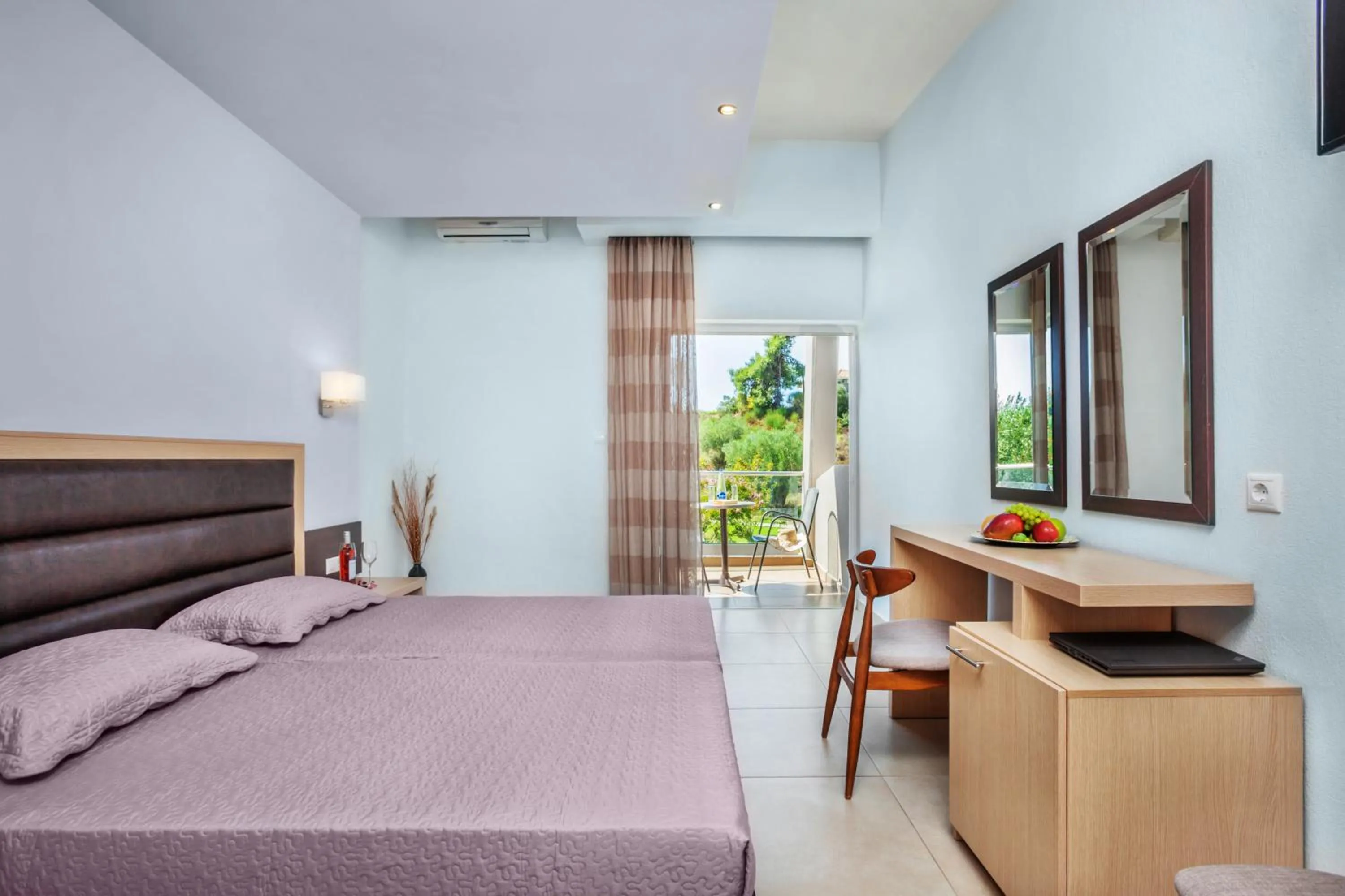 Photo of the whole room, Bed in Iris Hotel