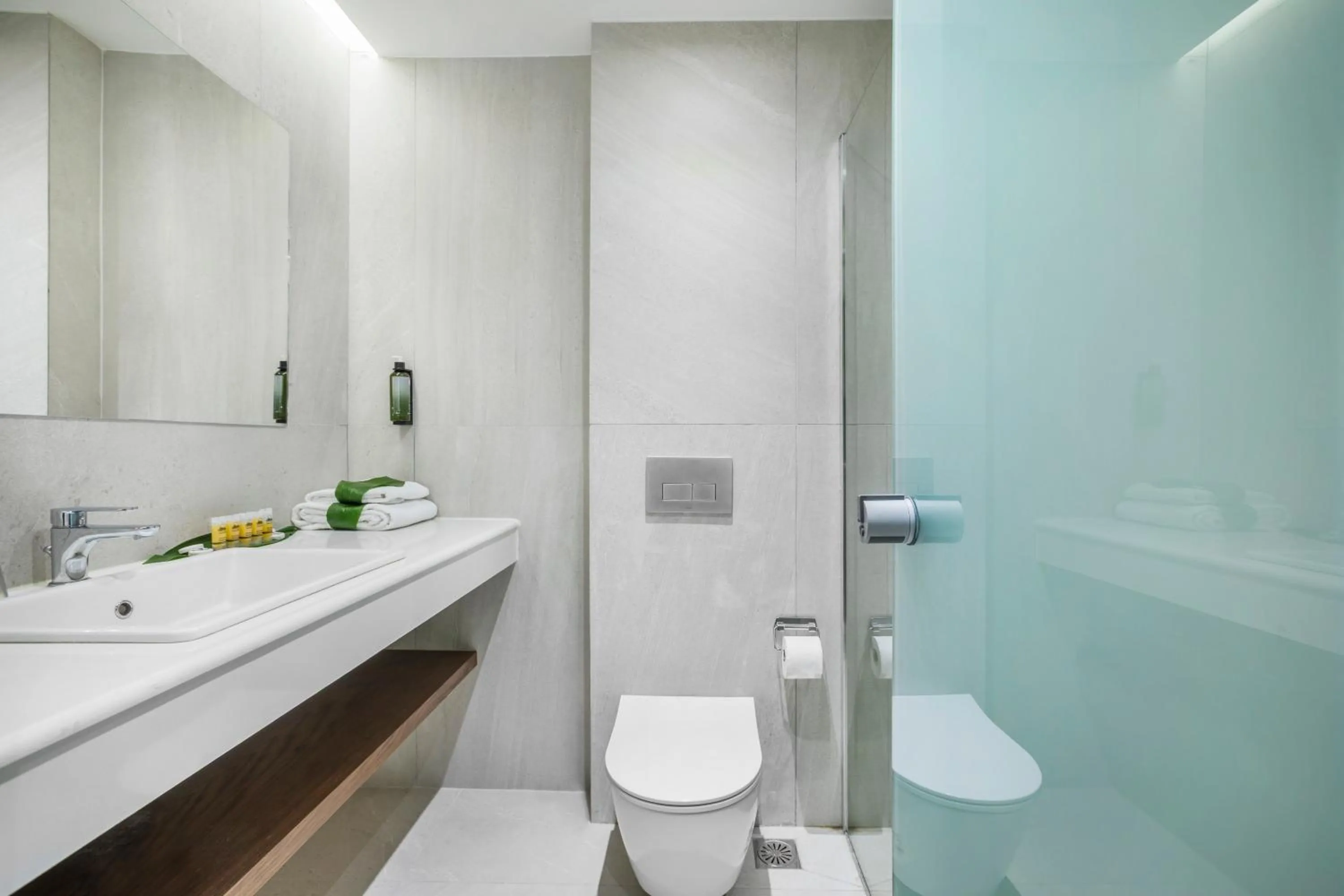 Toilet in Iris Hotel