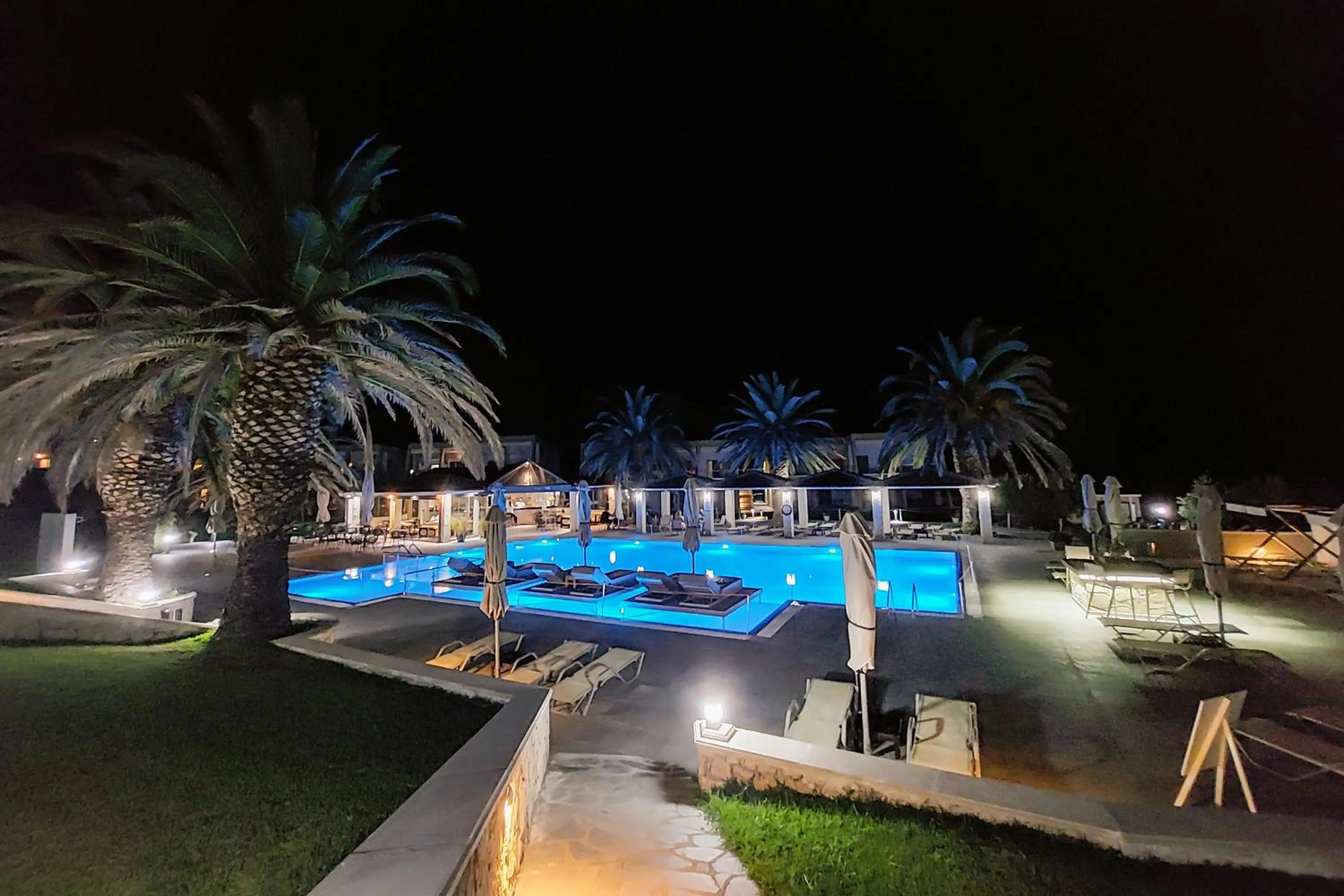 Swimming pool in Iris Hotel