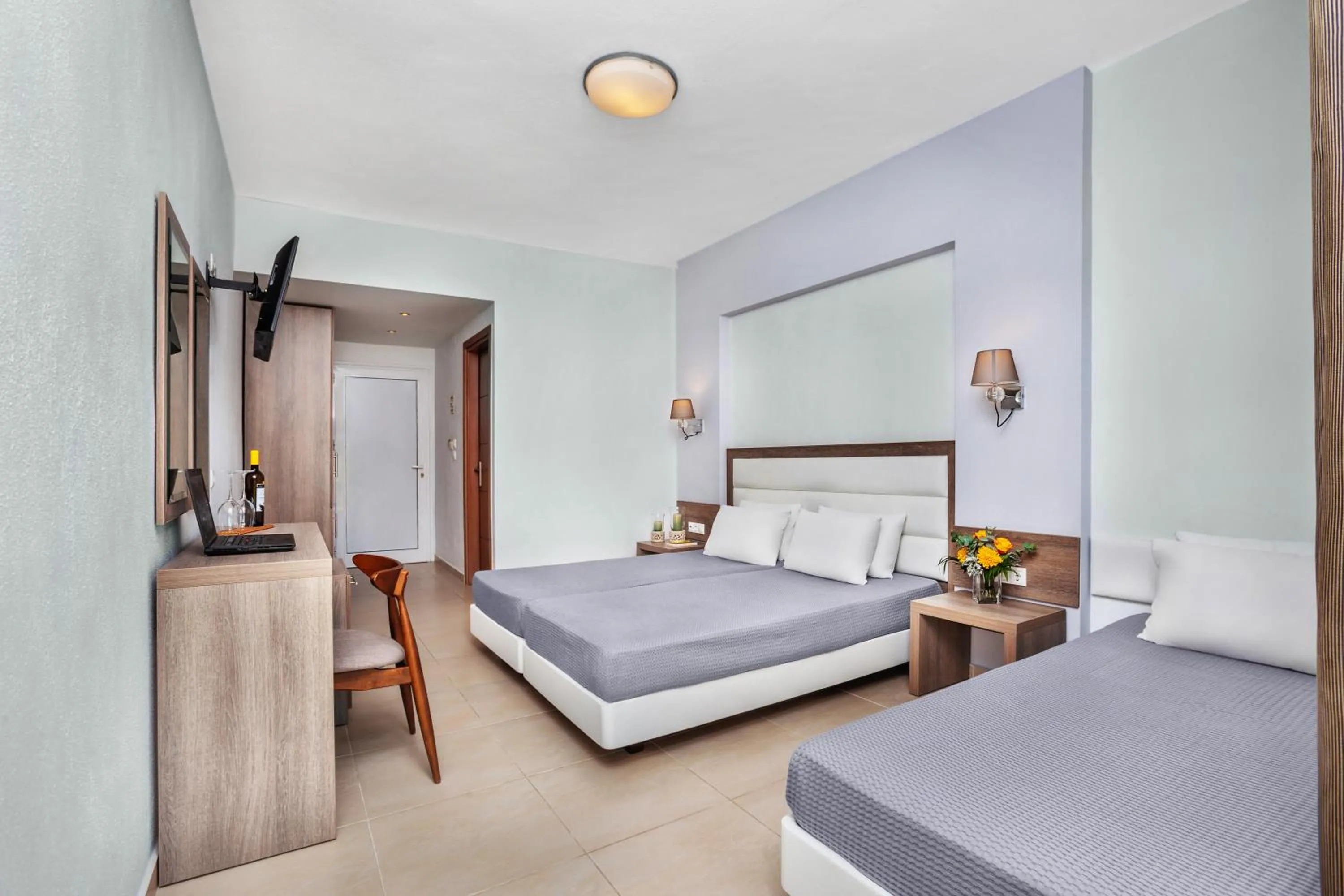 Bedroom, Bed in Iris Hotel