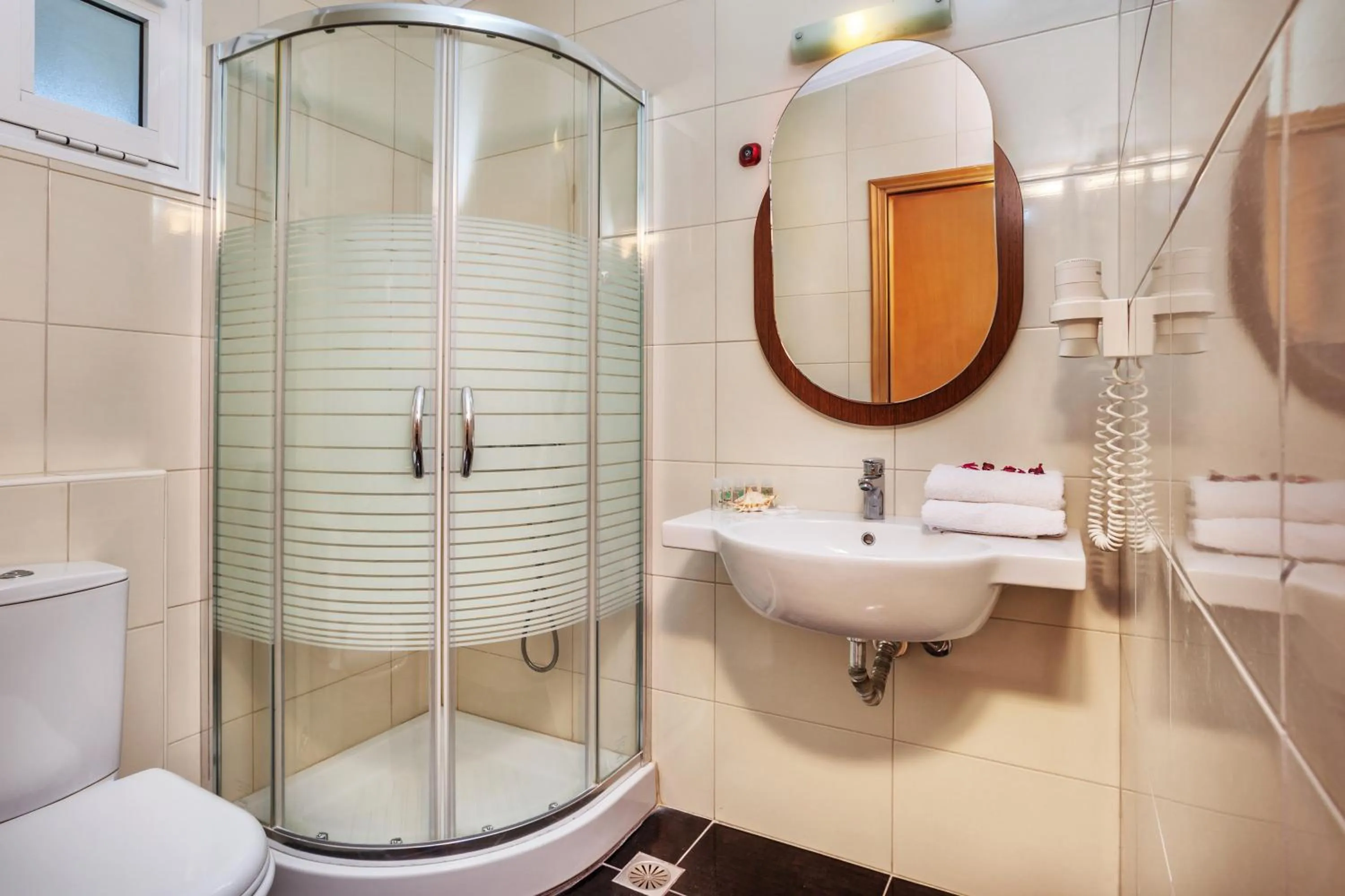 Bathroom in Iris Hotel