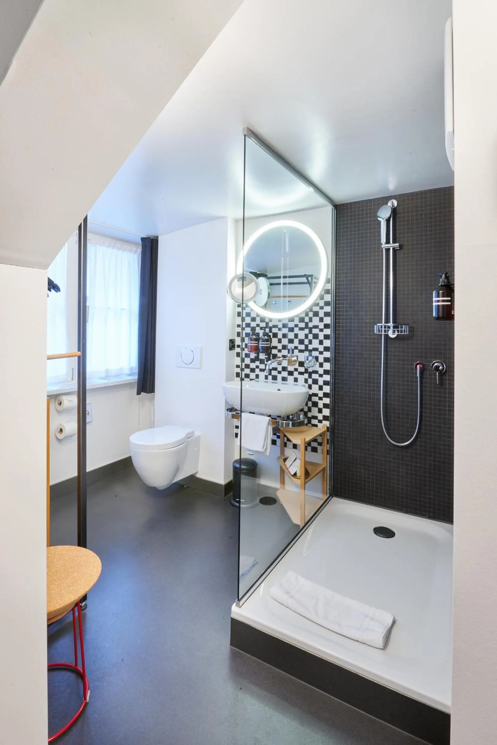 Shower, Bed in Marktgasse Hotel