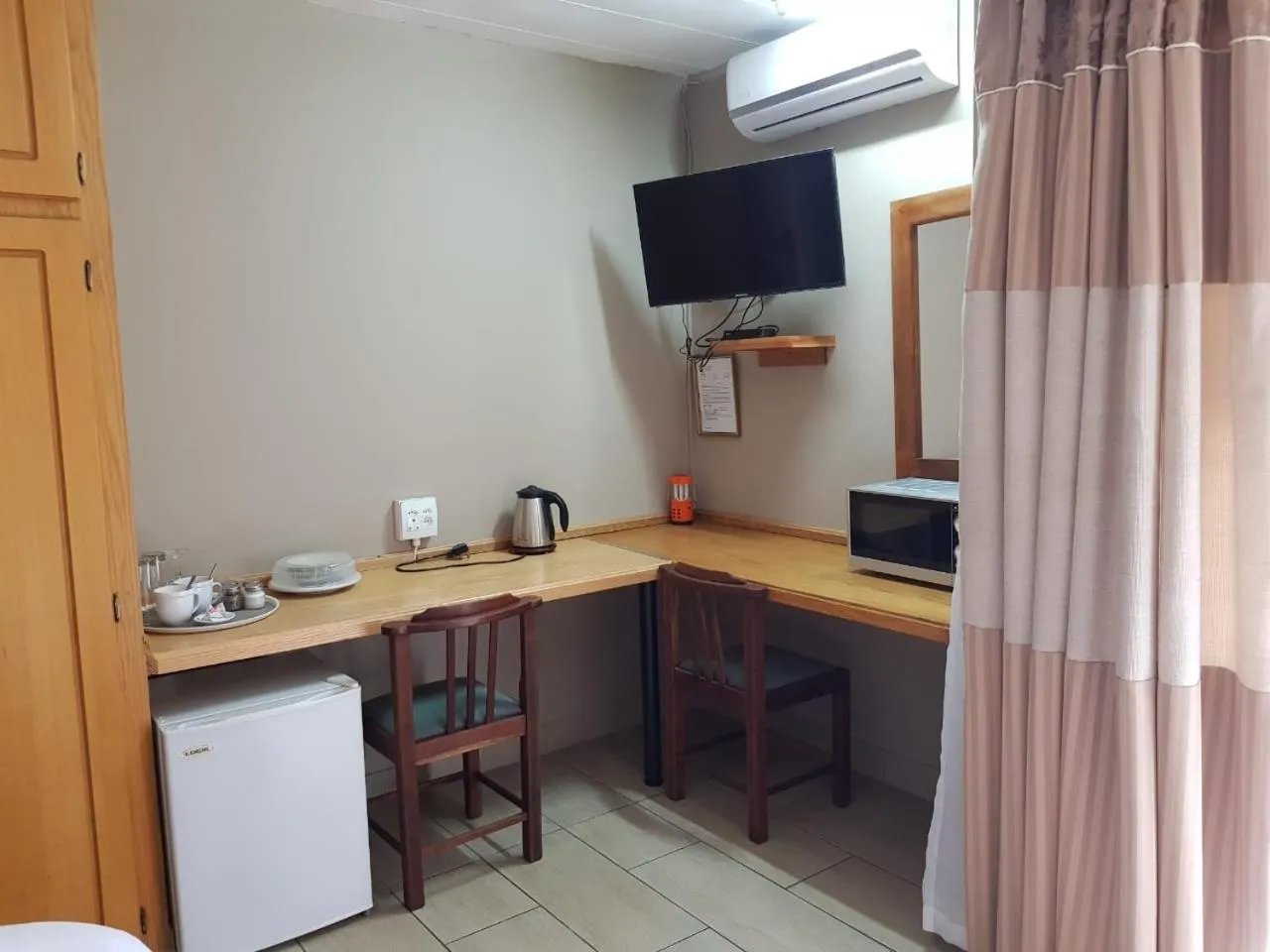 Coffee/tea facilities in Dormio Manor Guest Lodge