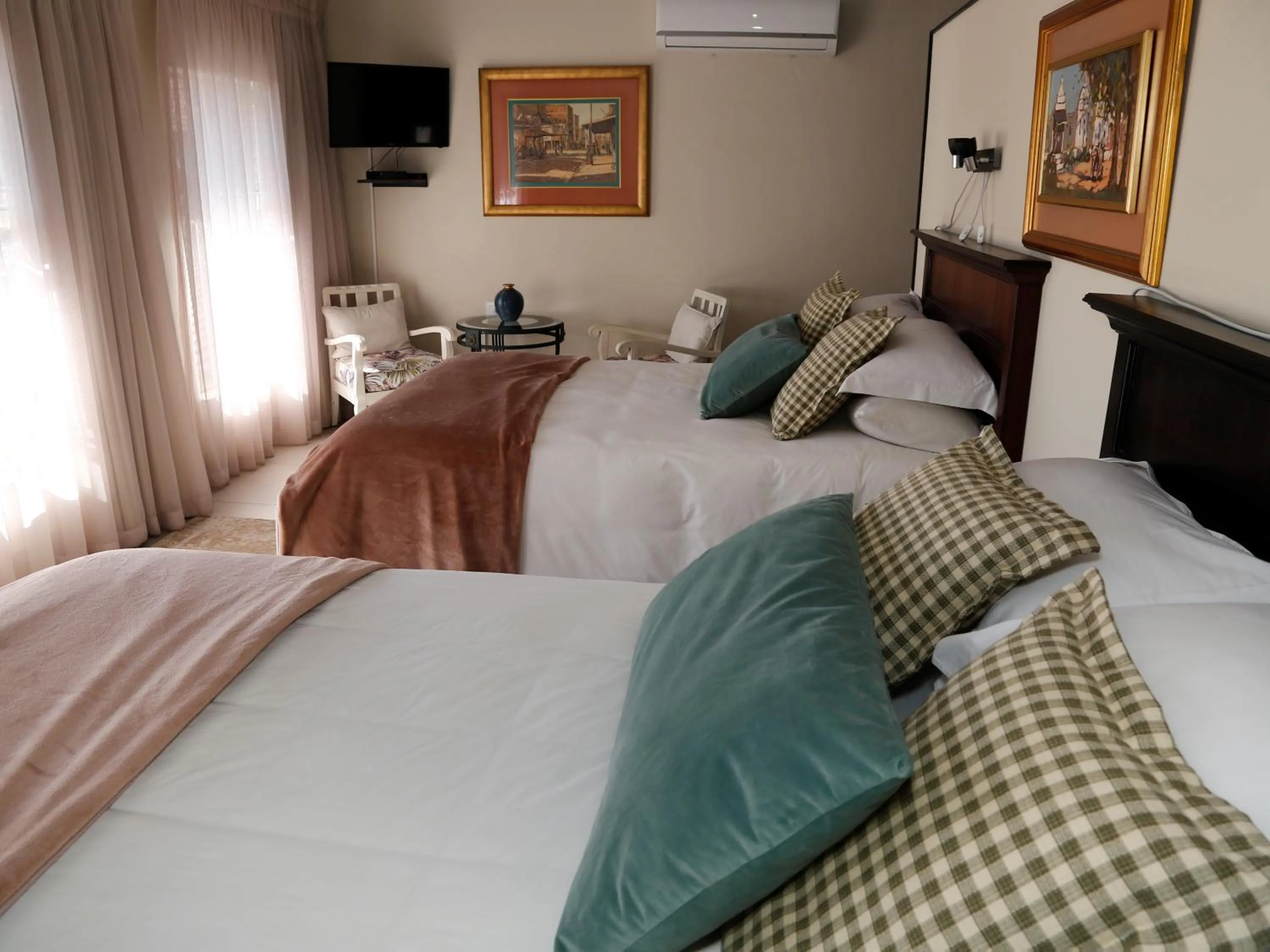 Bed in Dormio Manor Guest Lodge