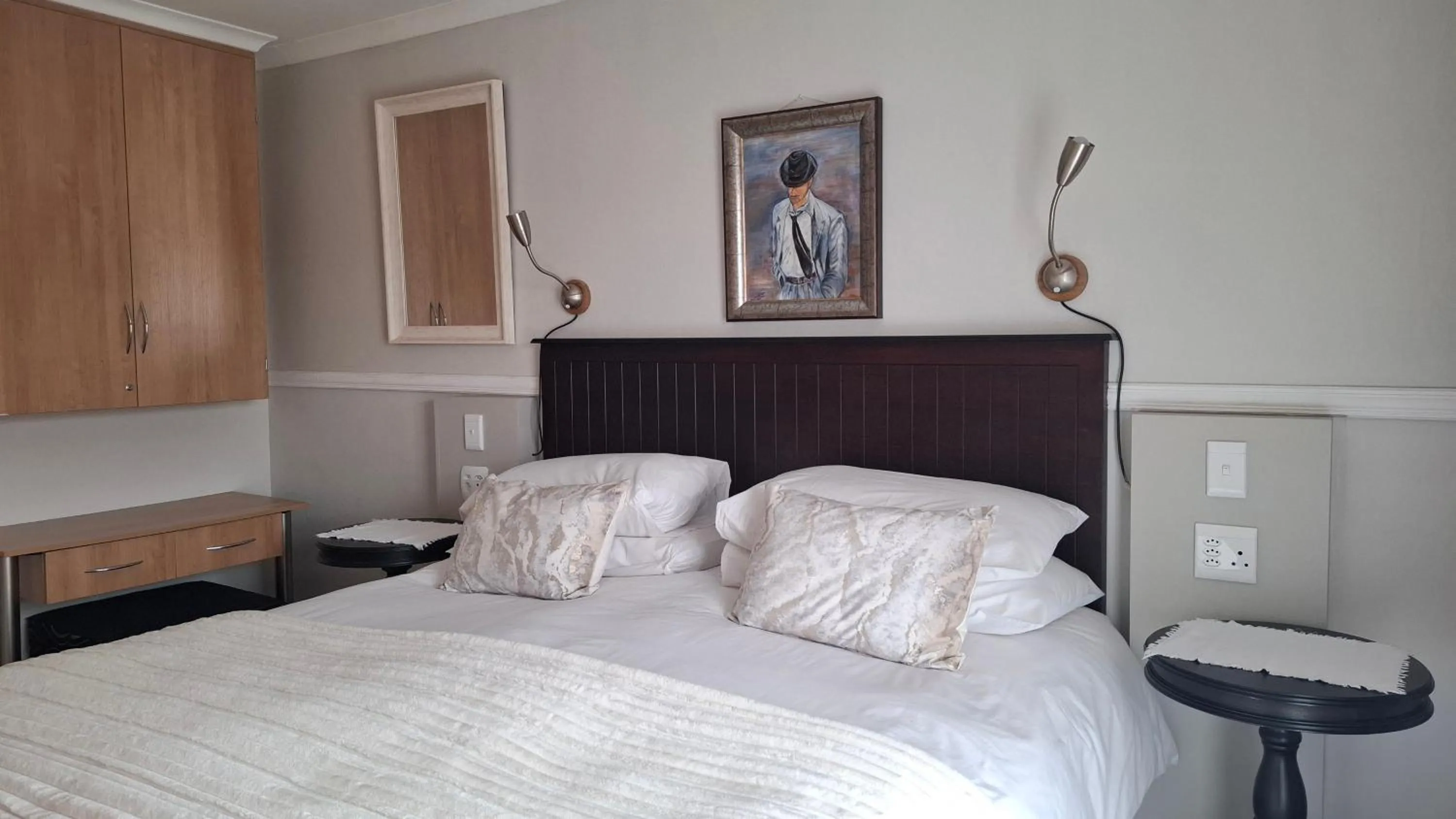 Bed in Dormio Manor Guest Lodge