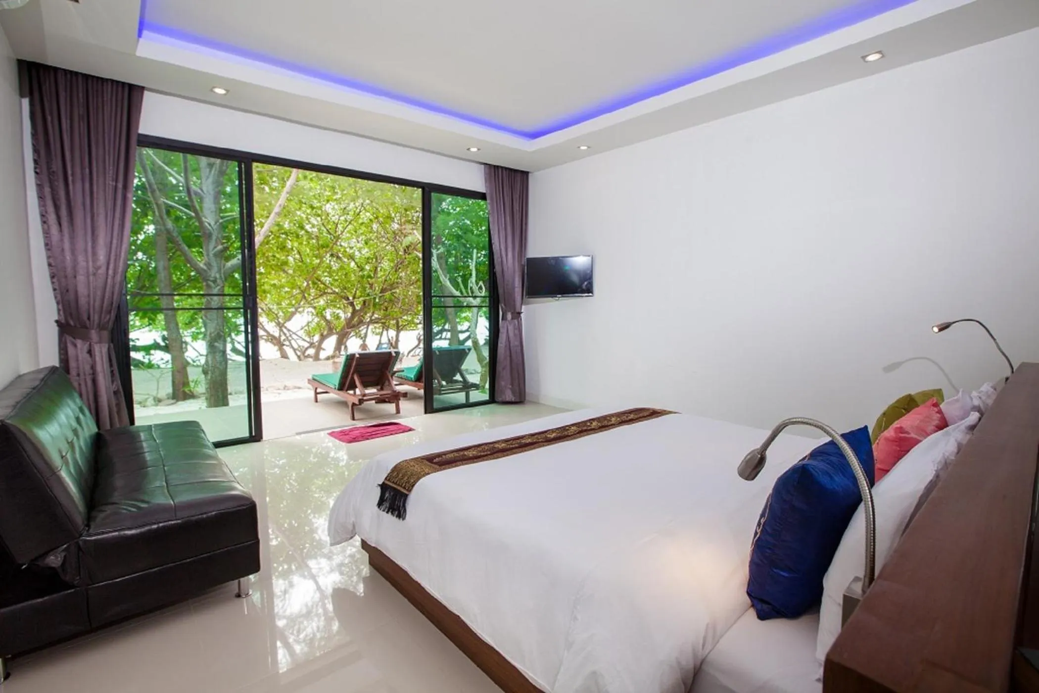 Photo of the whole room, Bed in Paradise Resort Phi Phi