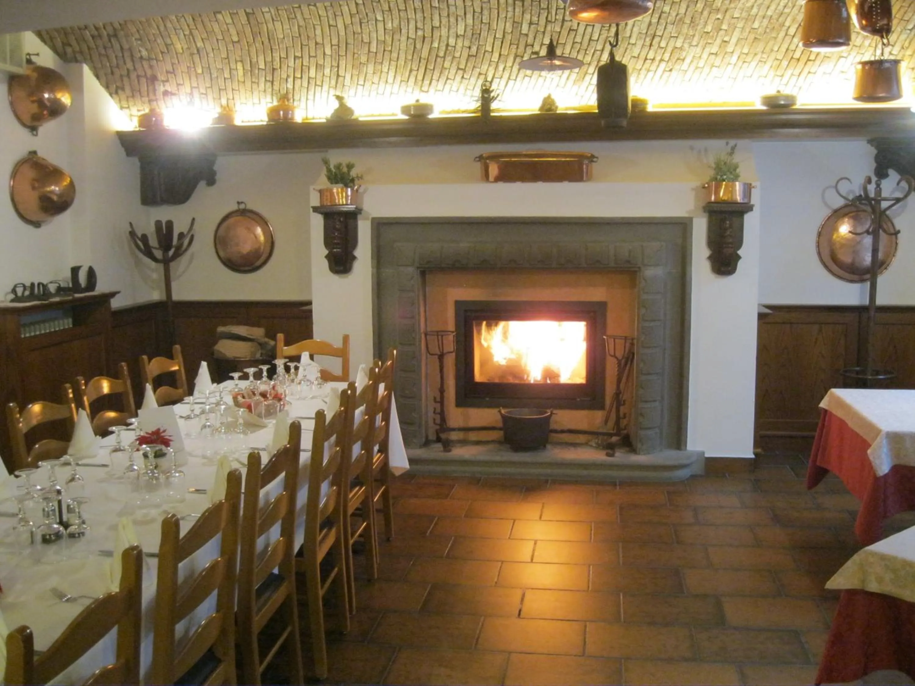 Restaurant/places to eat in Albergo Esposito