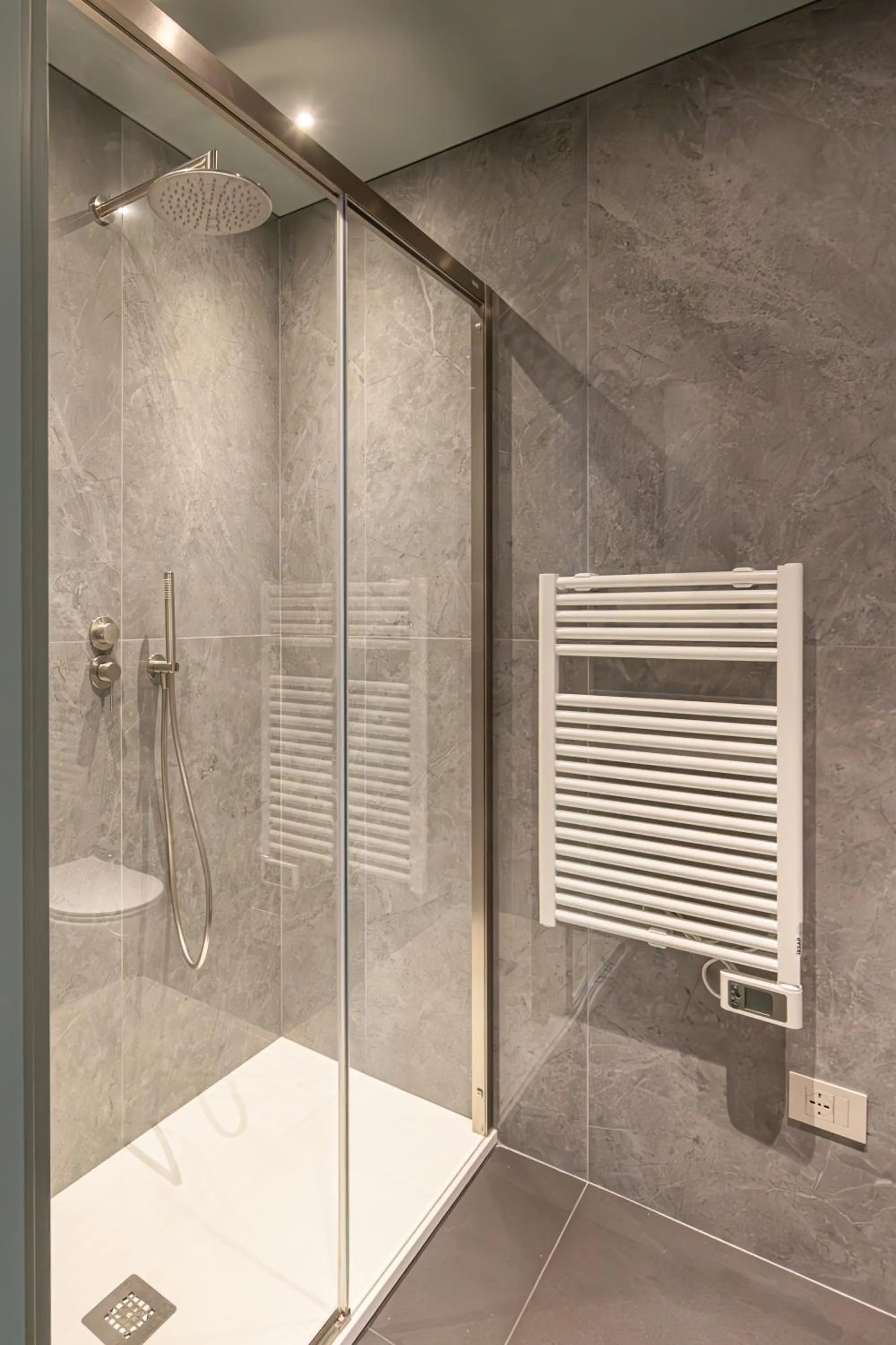 Shower in Maggio Living