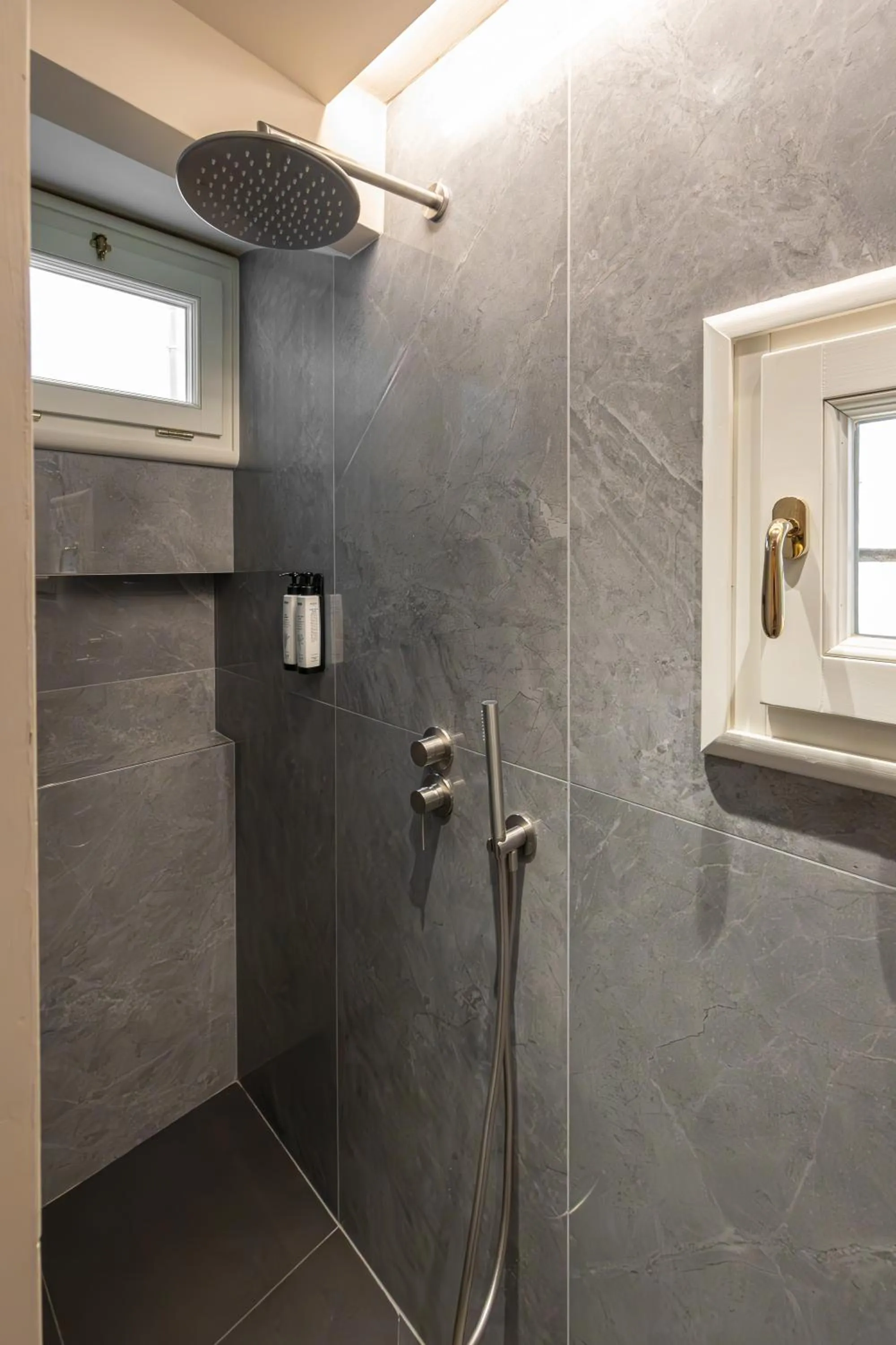 Shower in Maggio Living