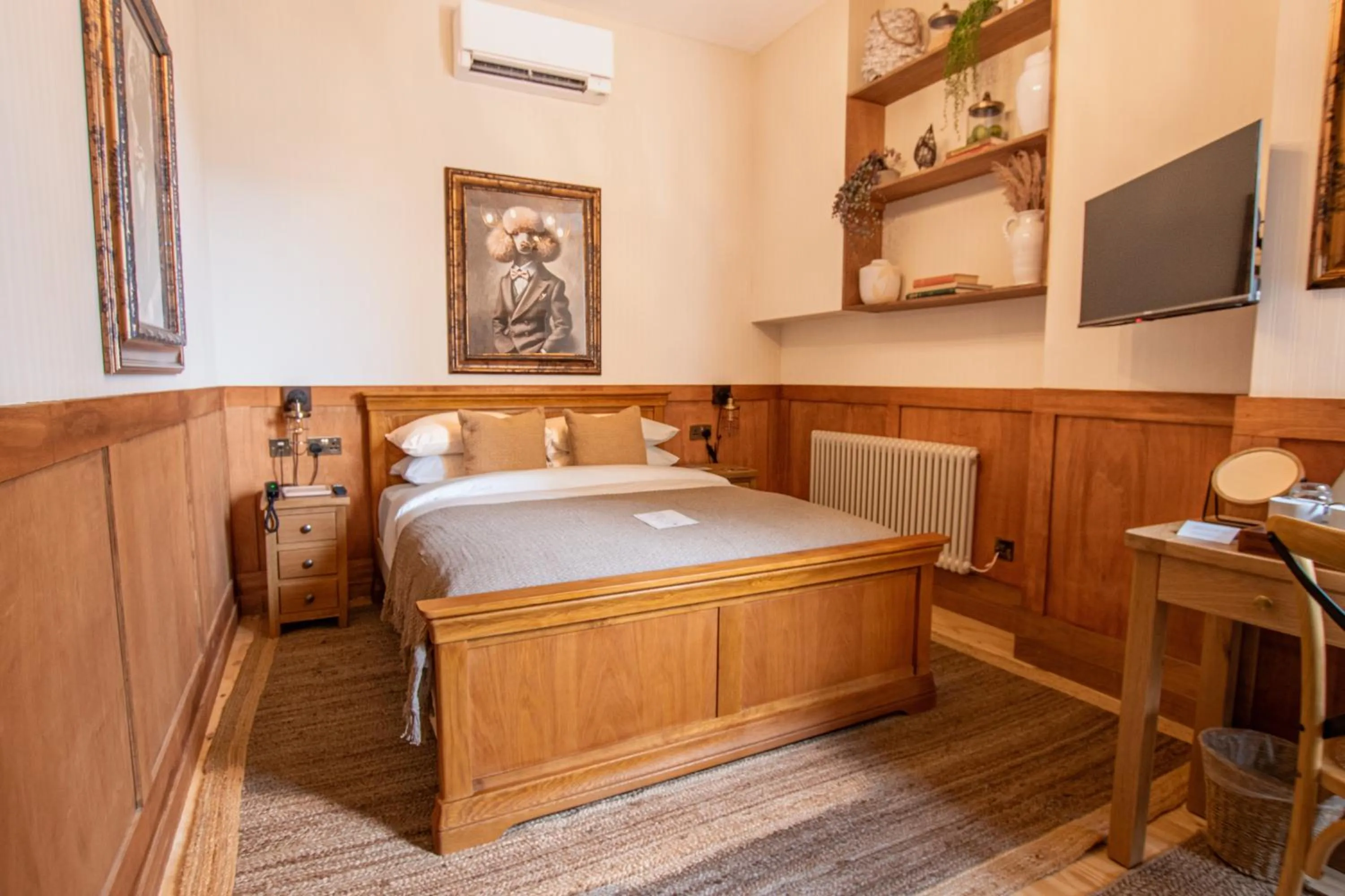 Bed in The Old Farmhouse Pub and Rooms