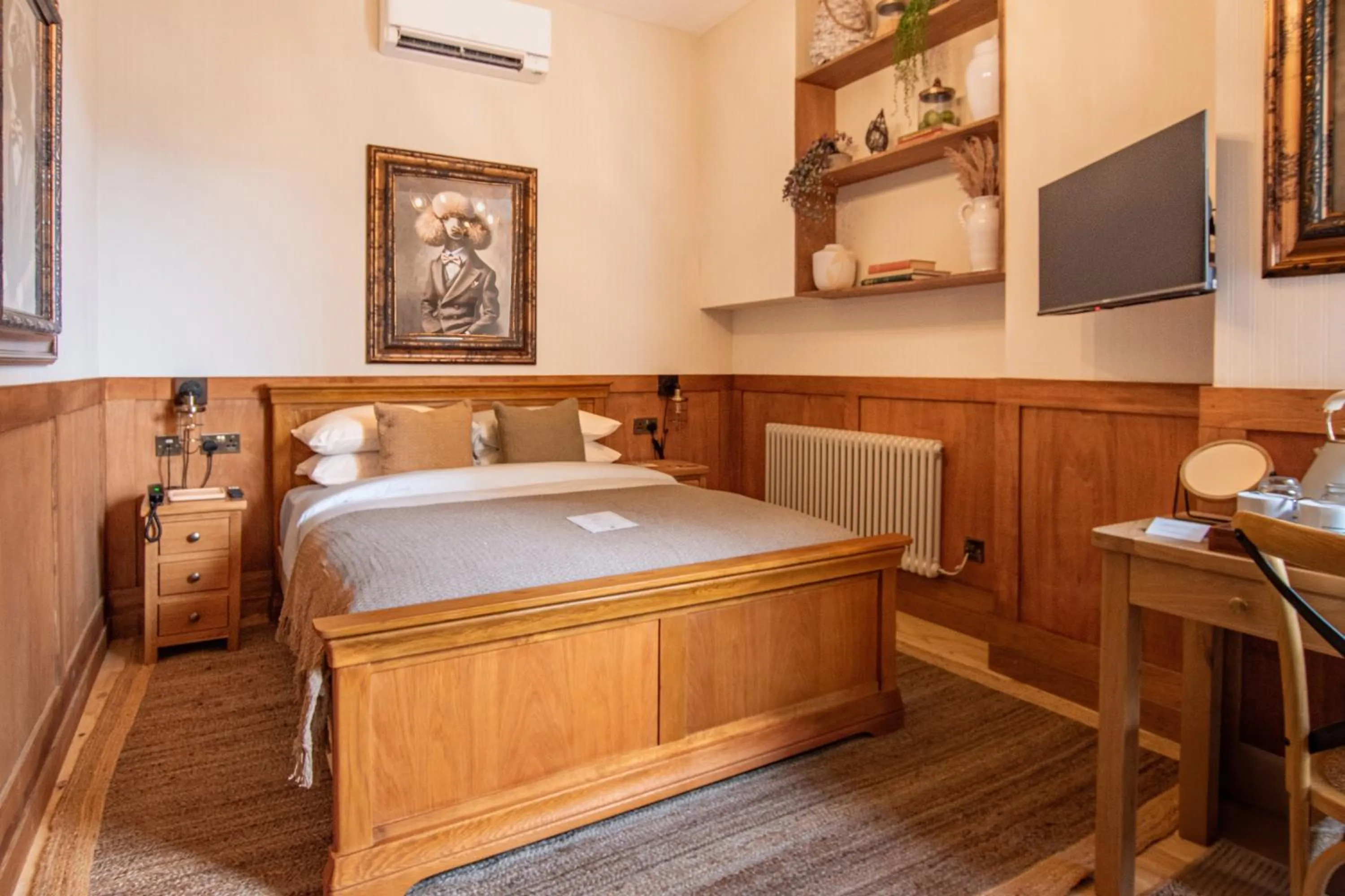 Bed in The Old Farmhouse Pub and Rooms