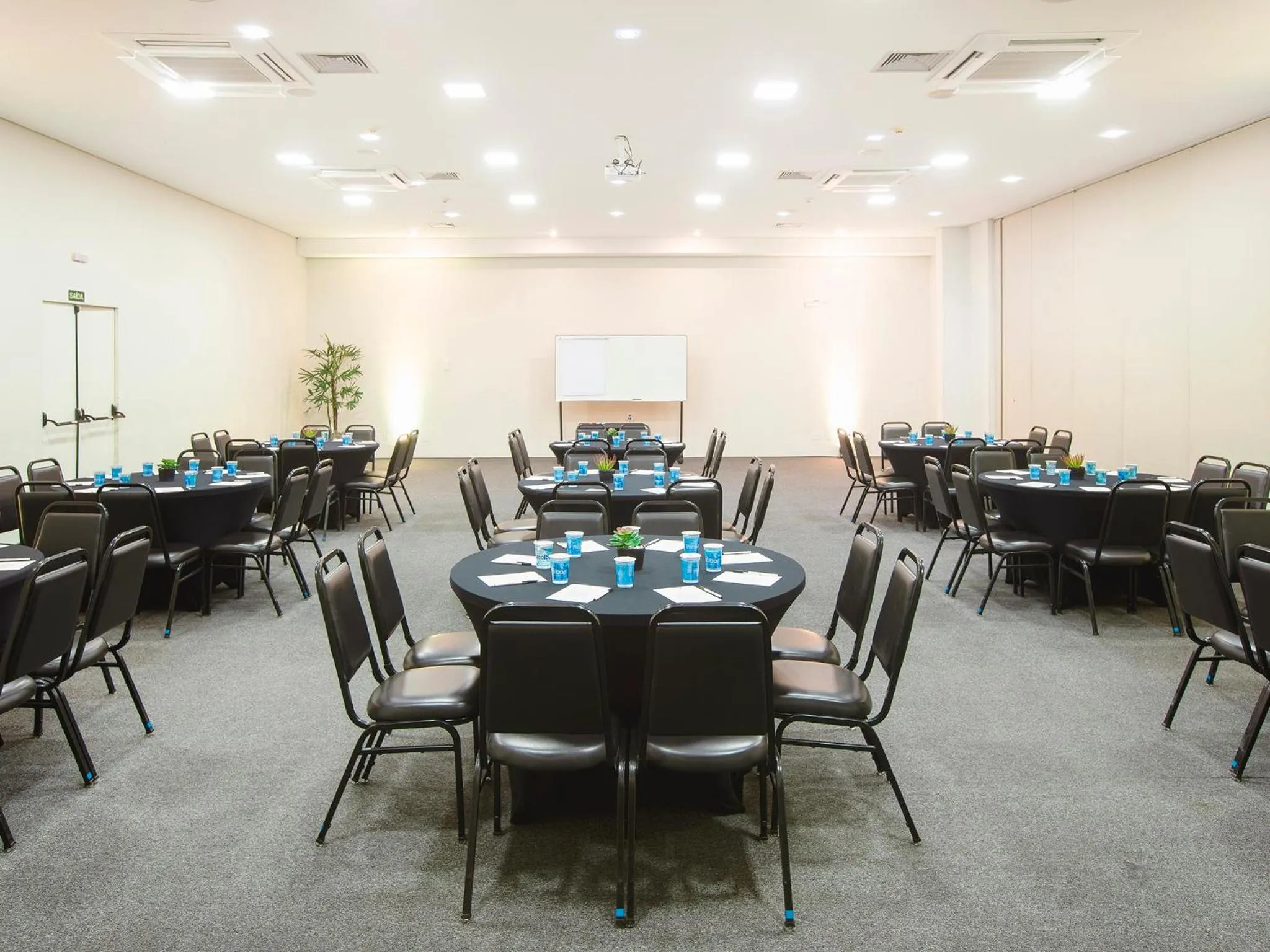Meeting/conference room in Vinhedo Plaza Hotel