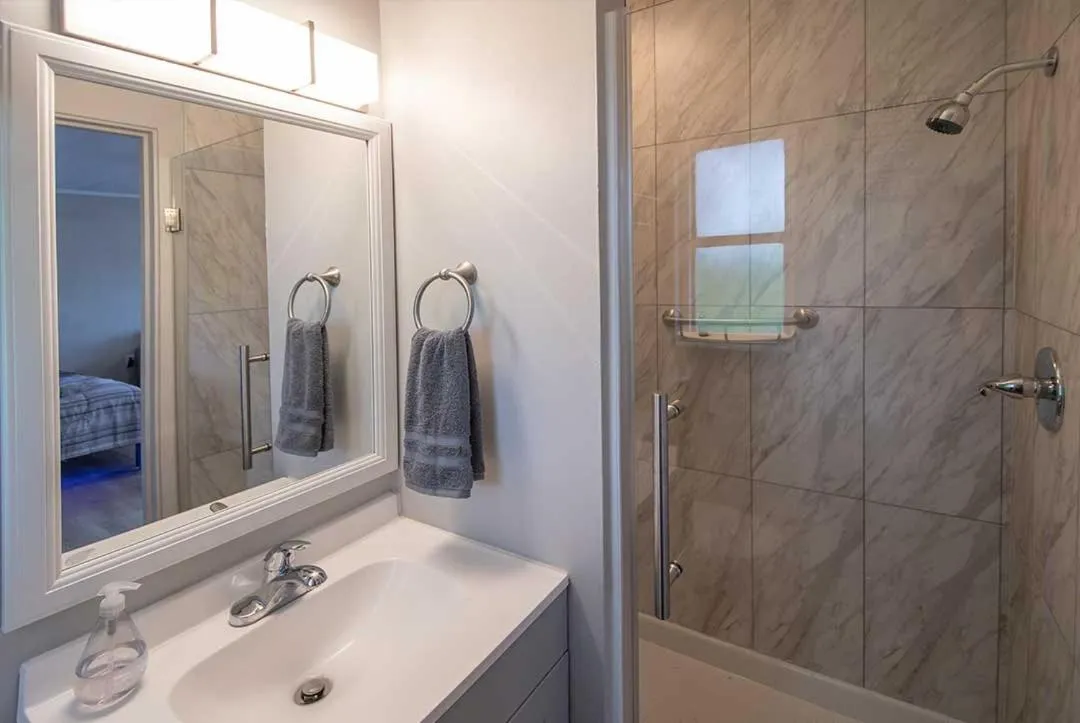 Shower in Liberty hill Executive Inn