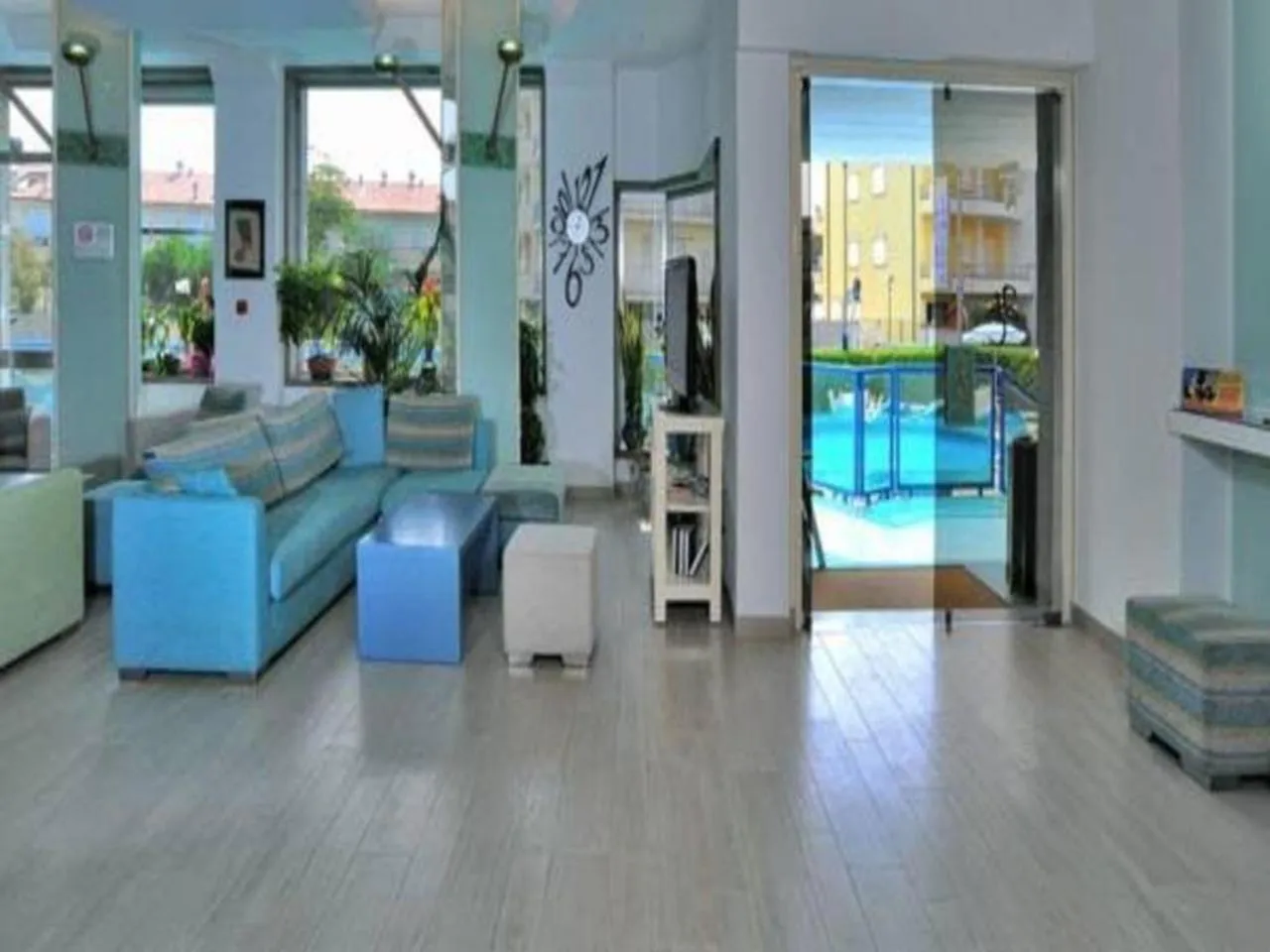 Communal lounge/ TV room in Hotel Concord