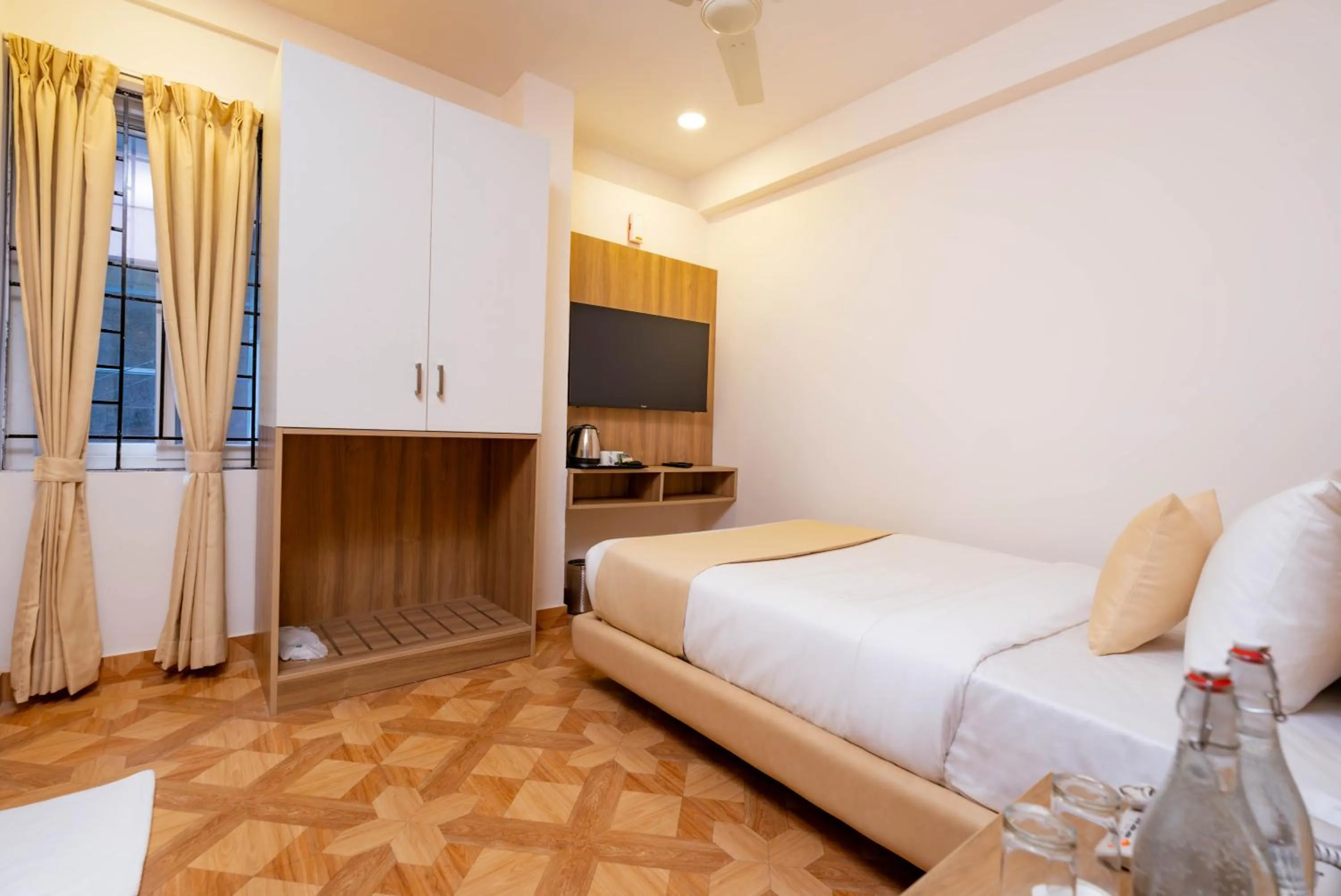 Photo of the whole room, Bed in HZ Bangalore Stories