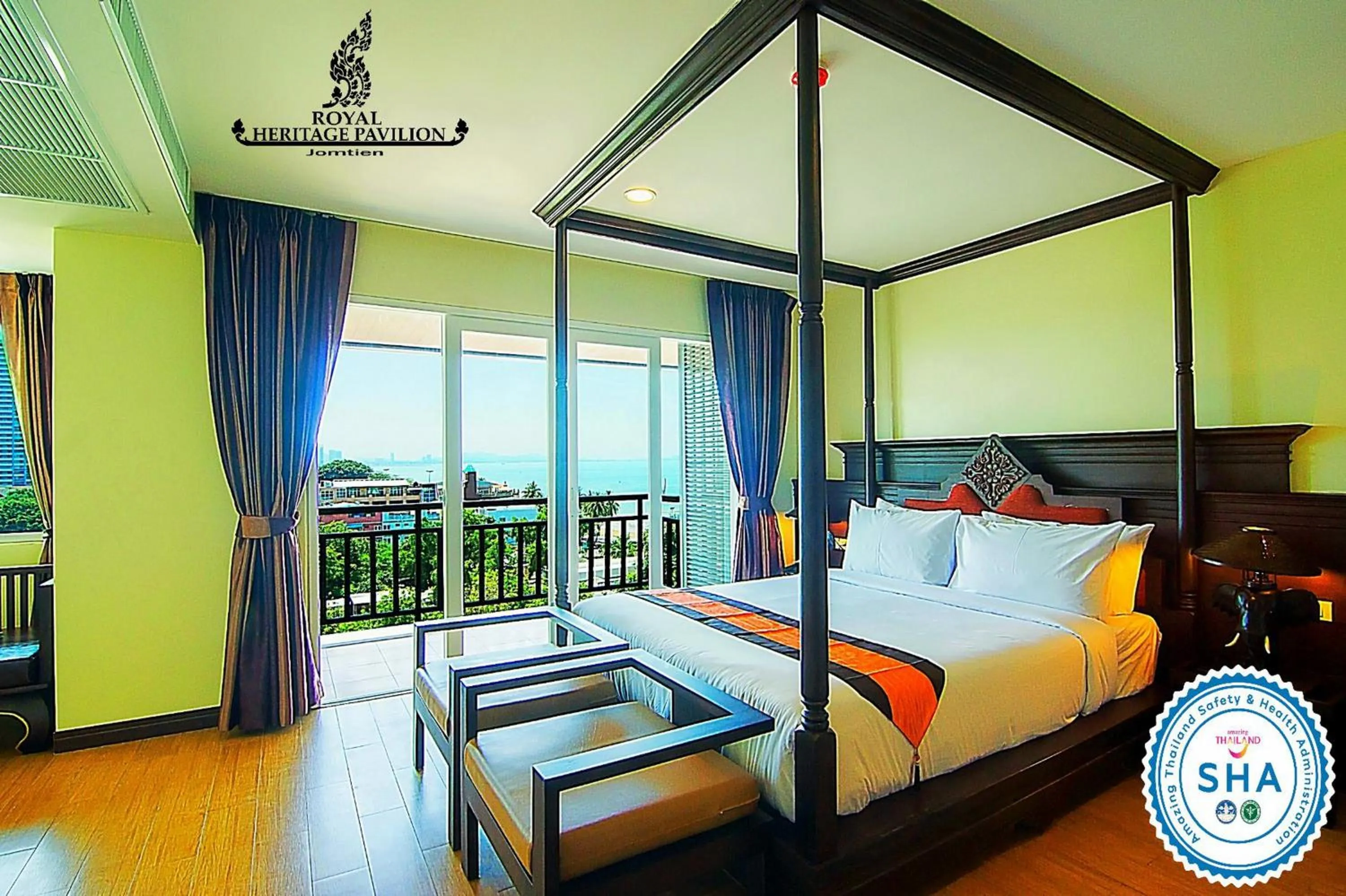 Sea view, Bed in Royal Heritage Pavilion, Jomtien