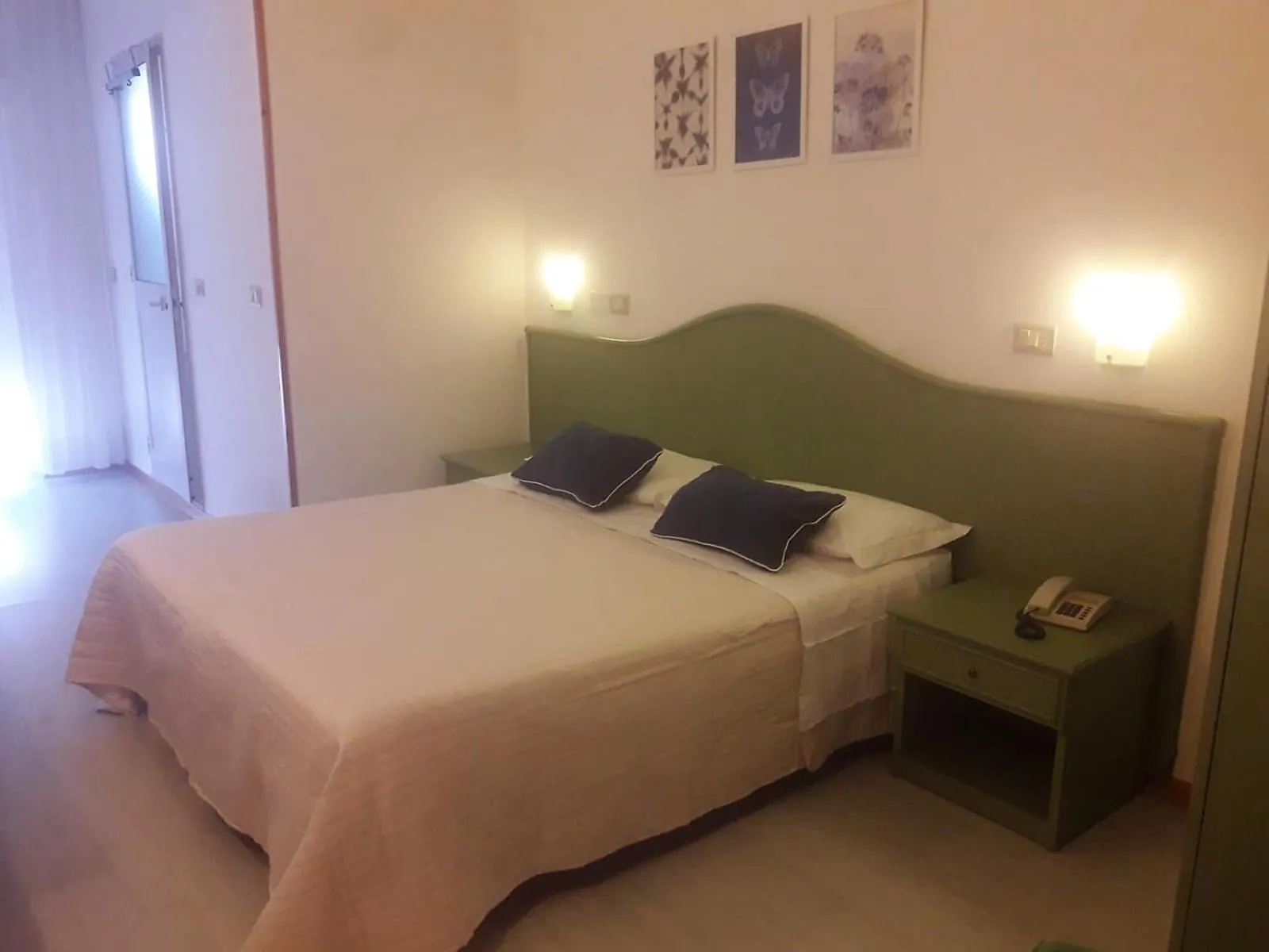 Photo of the whole room, Bed in Hotel Capri