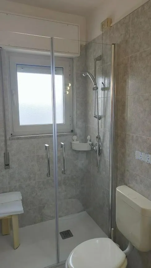 Shower in Hotel Capri