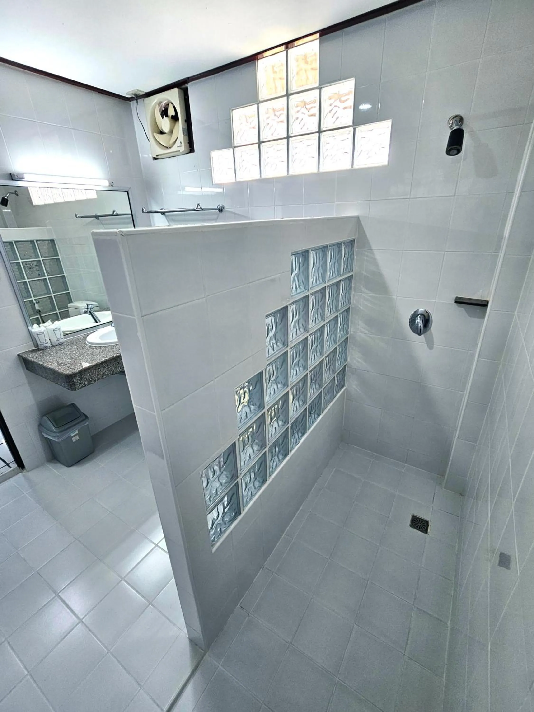 Bathroom in Thong Paeka Hotel