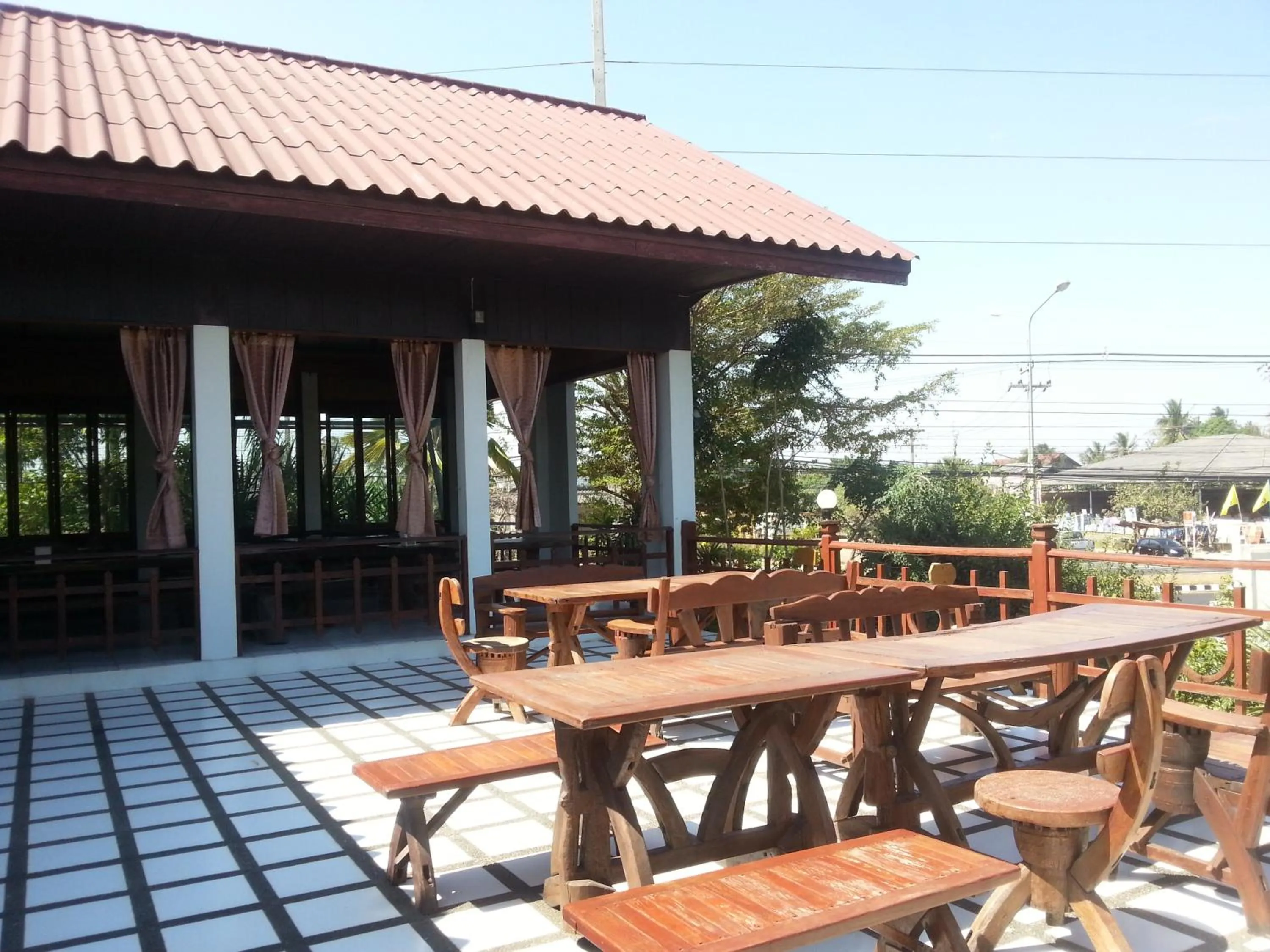 Restaurant/places to eat in Thong Paeka Hotel