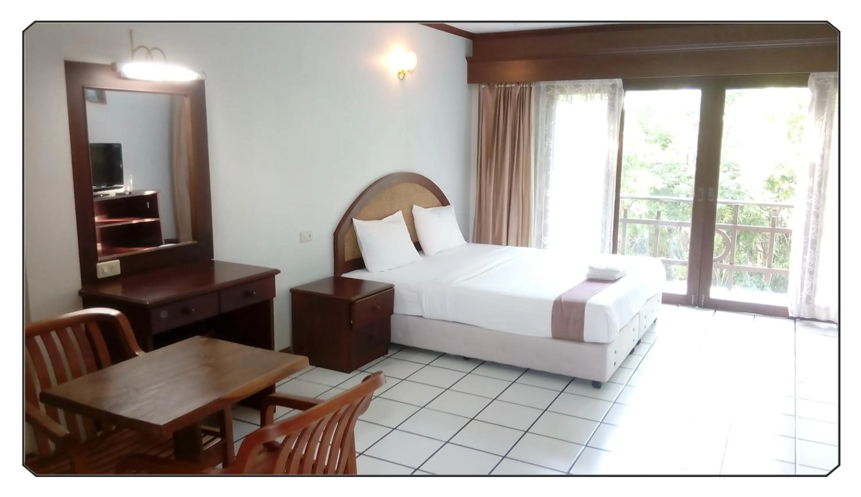 Bed in Thong Paeka Hotel