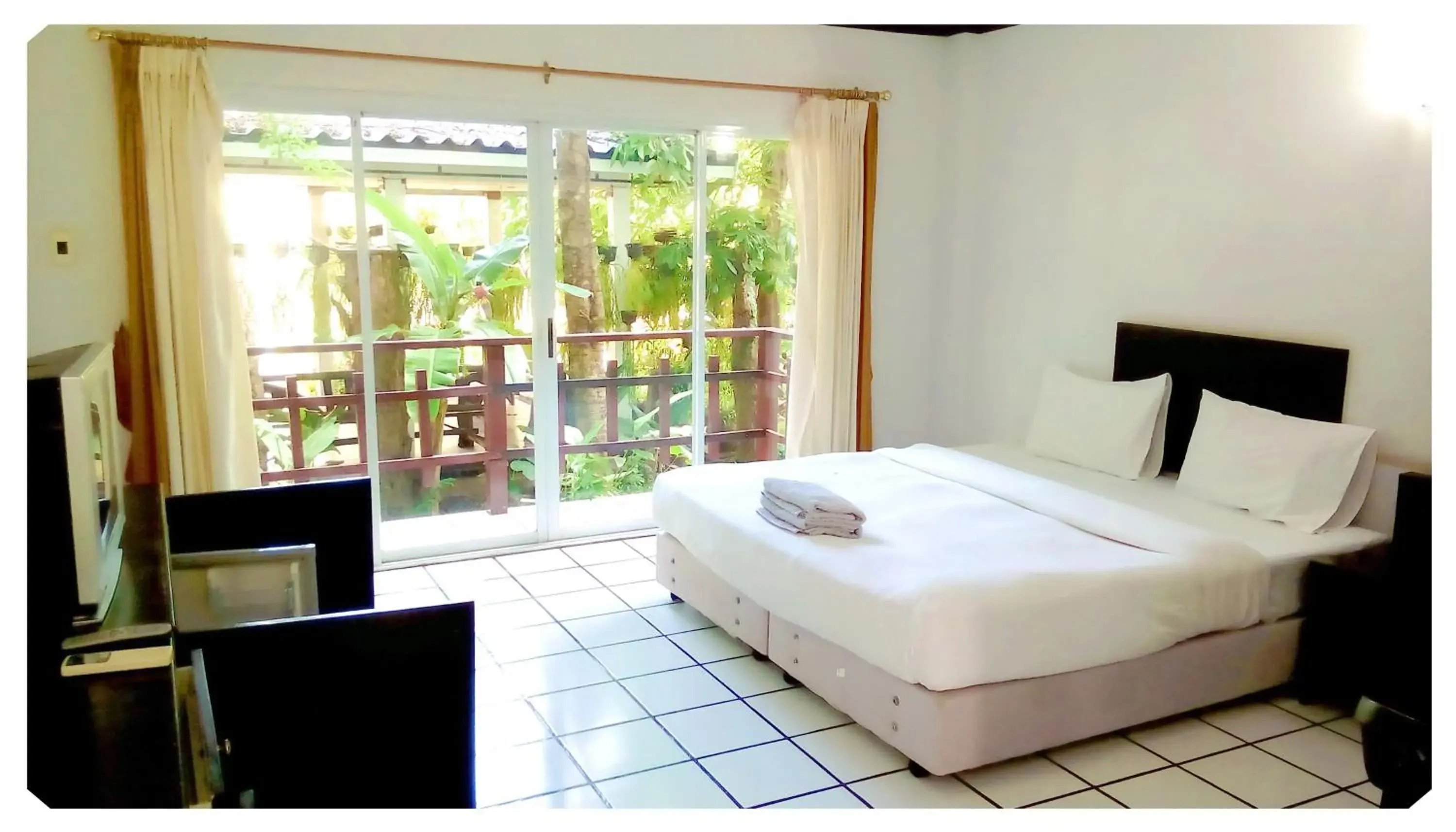 Standard Double Room in Thong Paeka Hotel Standard Double Room in Thong Paeka Hotel