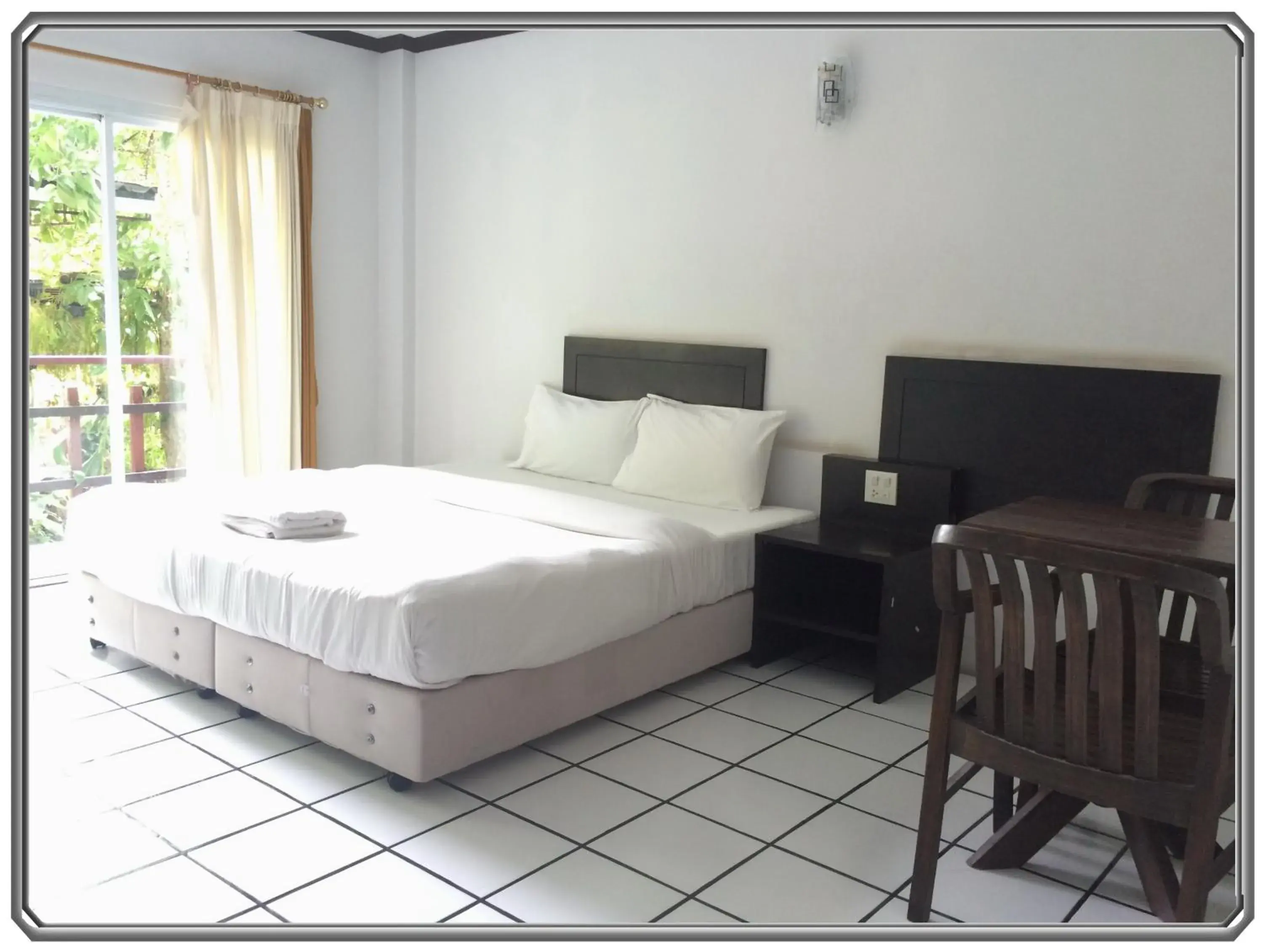 Standard Double Room in Thong Paeka Hotel Standard Double Room in Thong Paeka Hotel