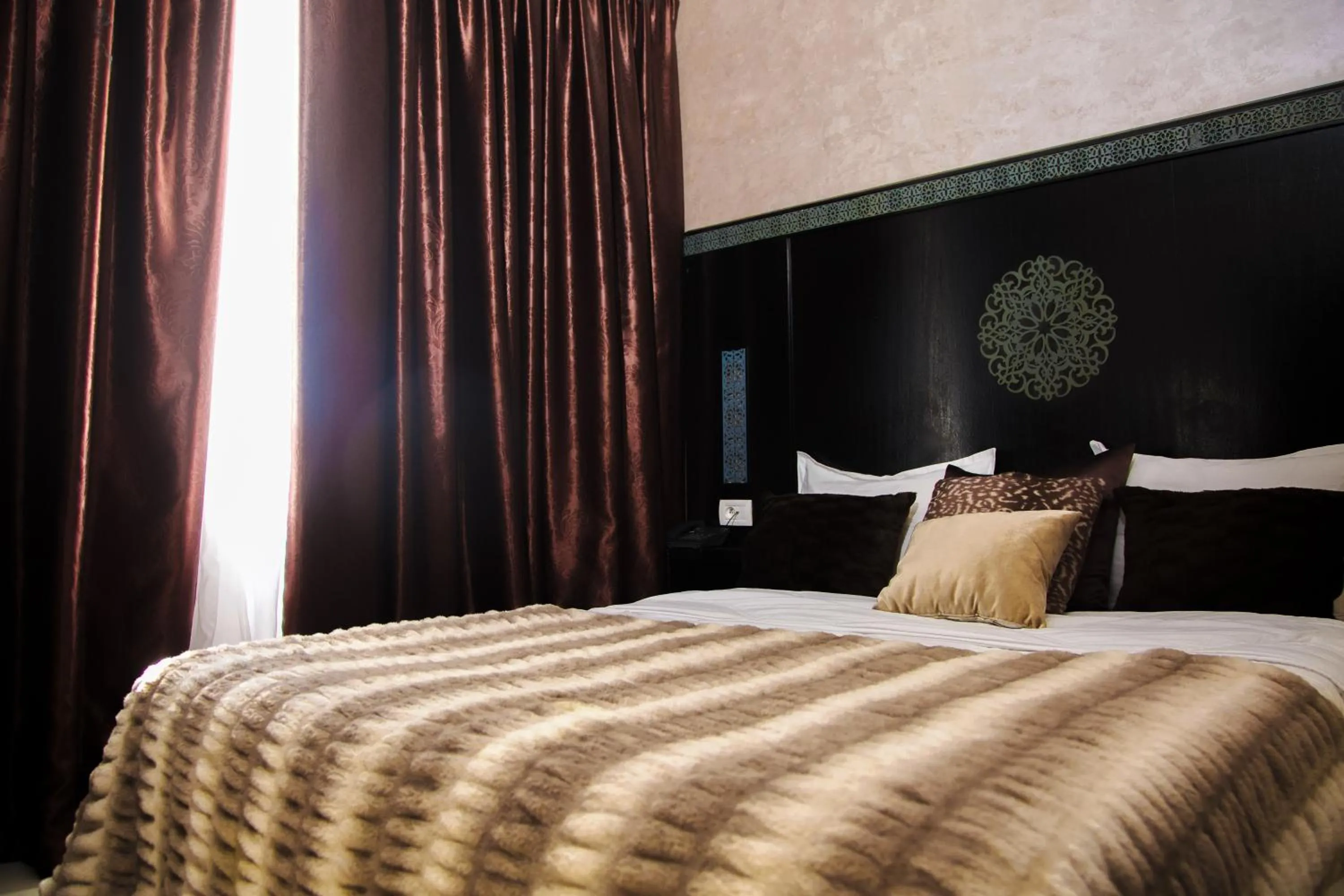 Property building, Bed in Hotel Vents Des Iles