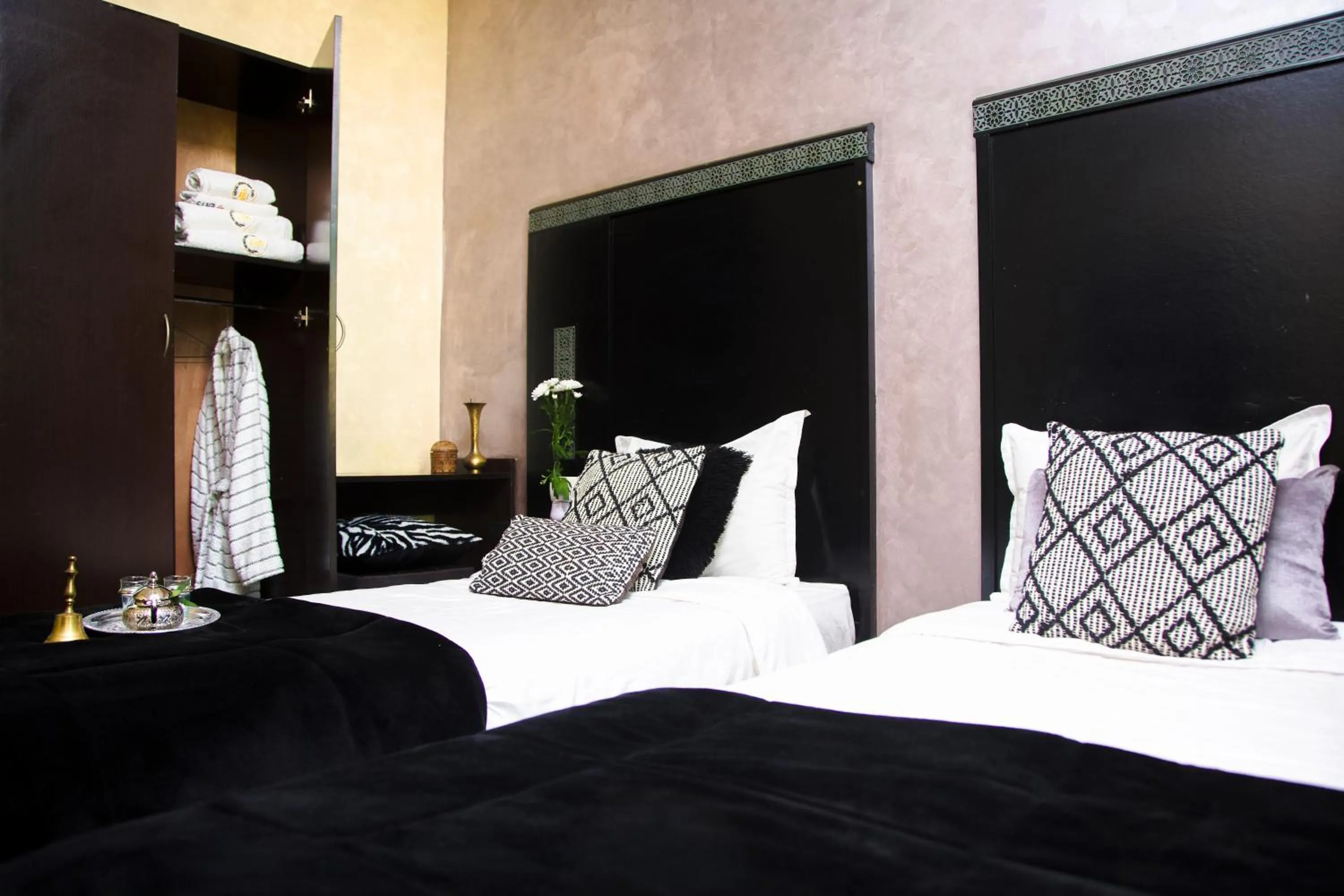 Photo of the whole room, Bed in Hotel Vents Des Iles