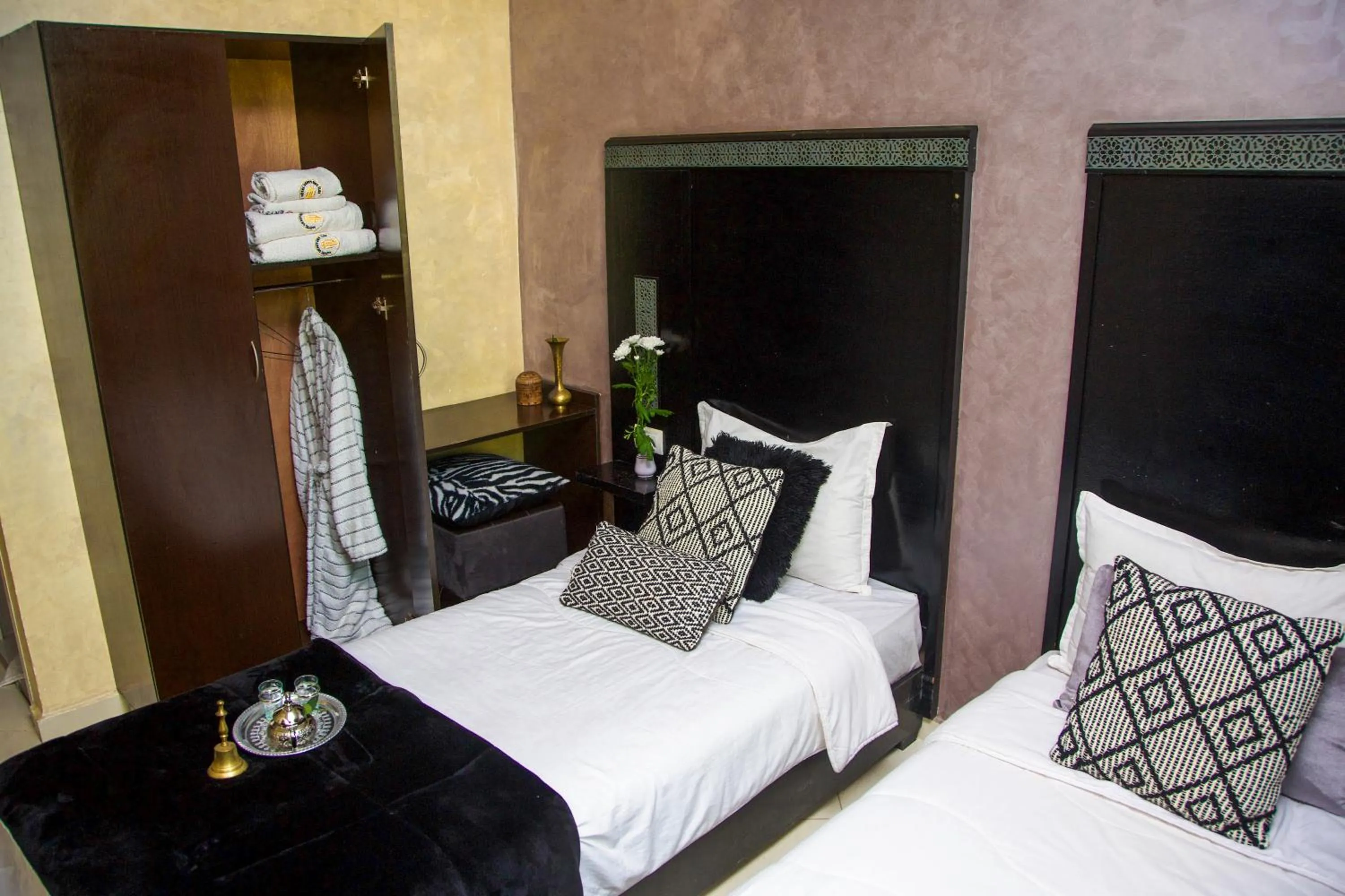 Photo of the whole room, Bed in Hotel Vents Des Iles