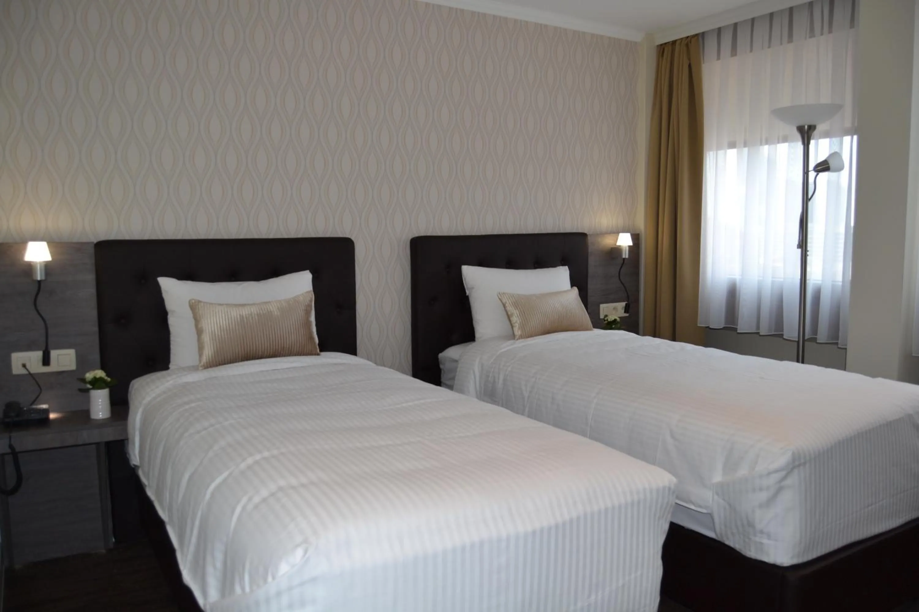 Bedroom, Bed in The Helmet Hotel