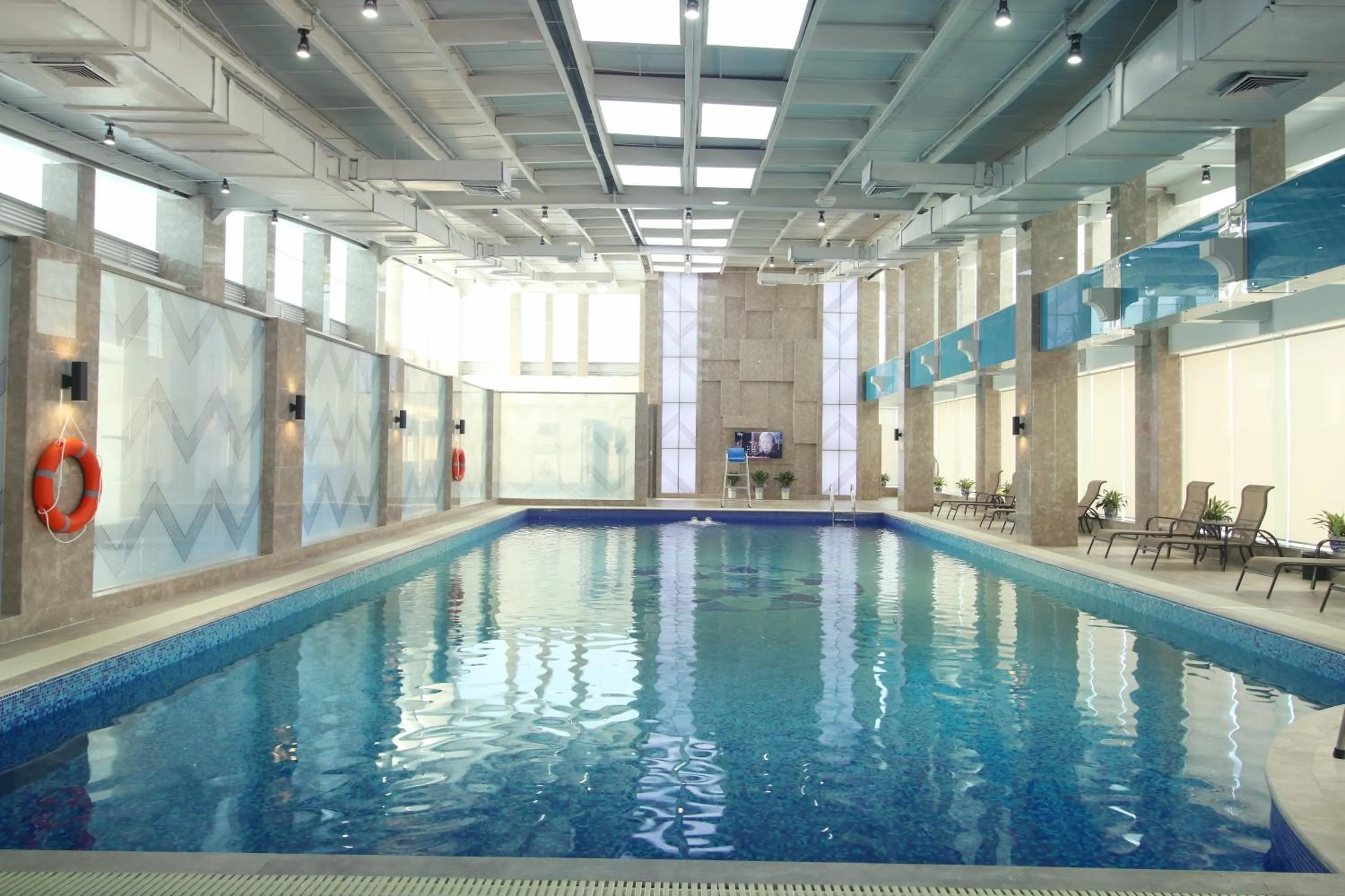 Swimming pool in Overseas Chinese Hotel Wenzhou