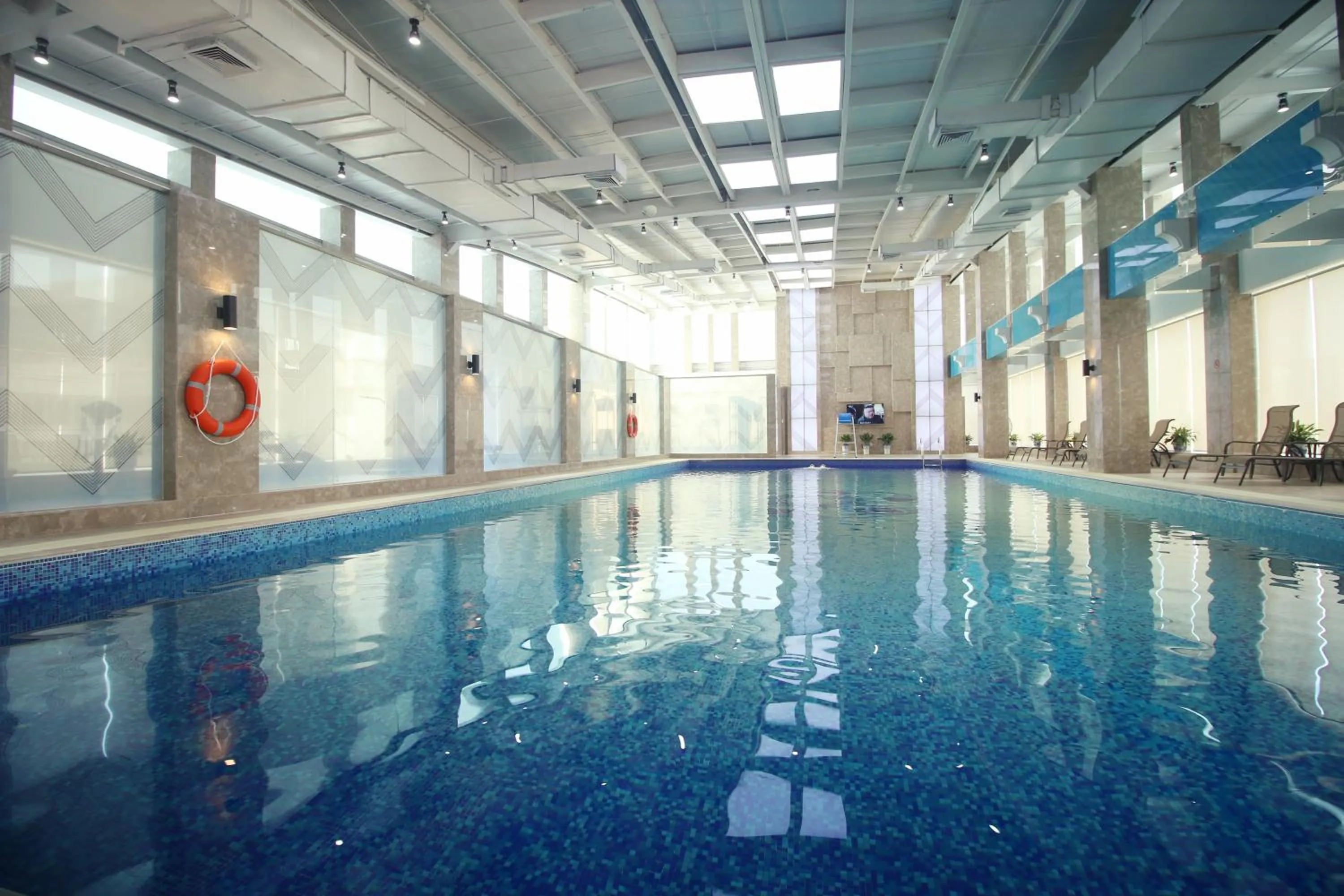 Swimming pool in Overseas Chinese Hotel Wenzhou
