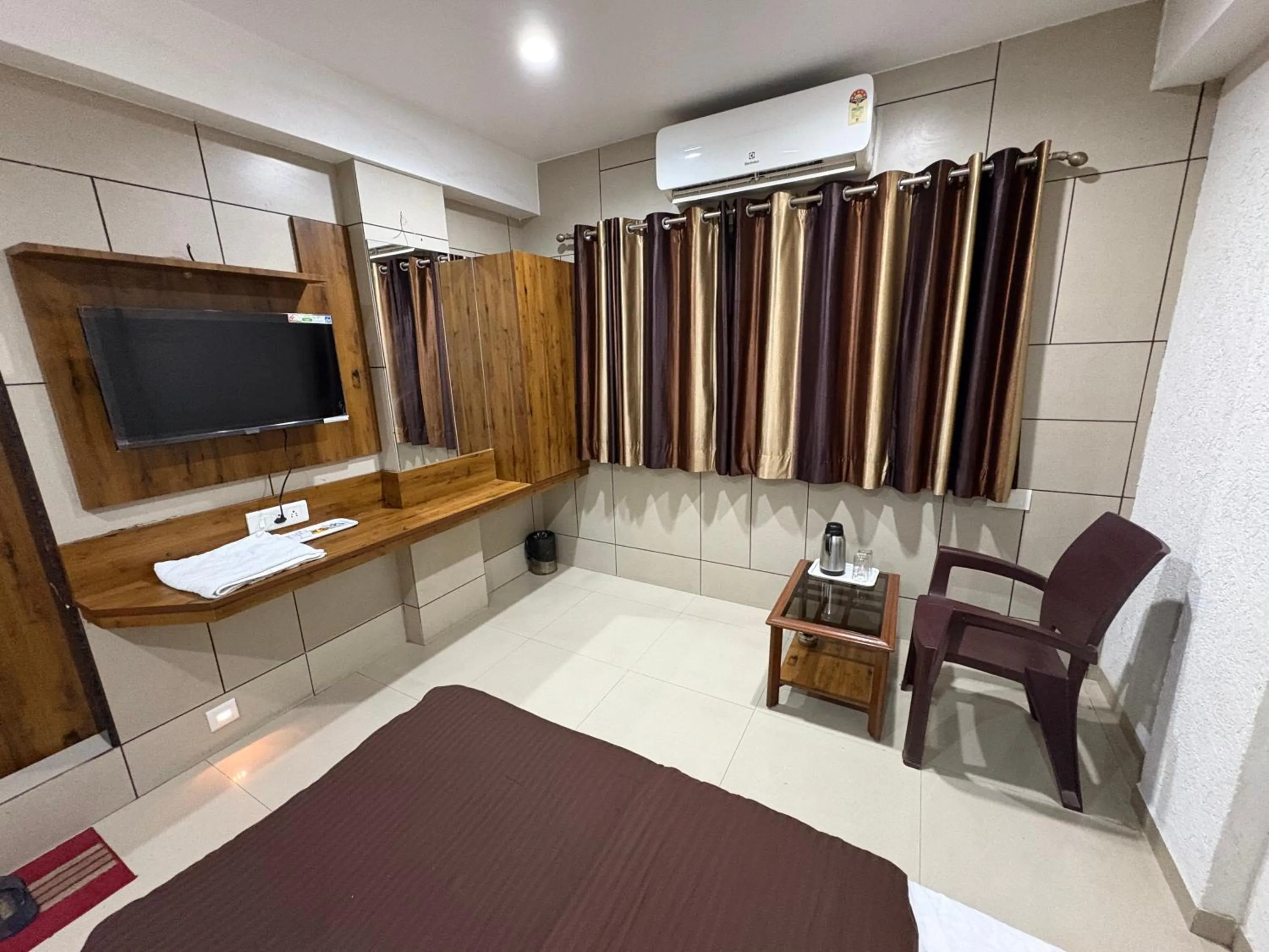 Bed in Hotel Sanmati