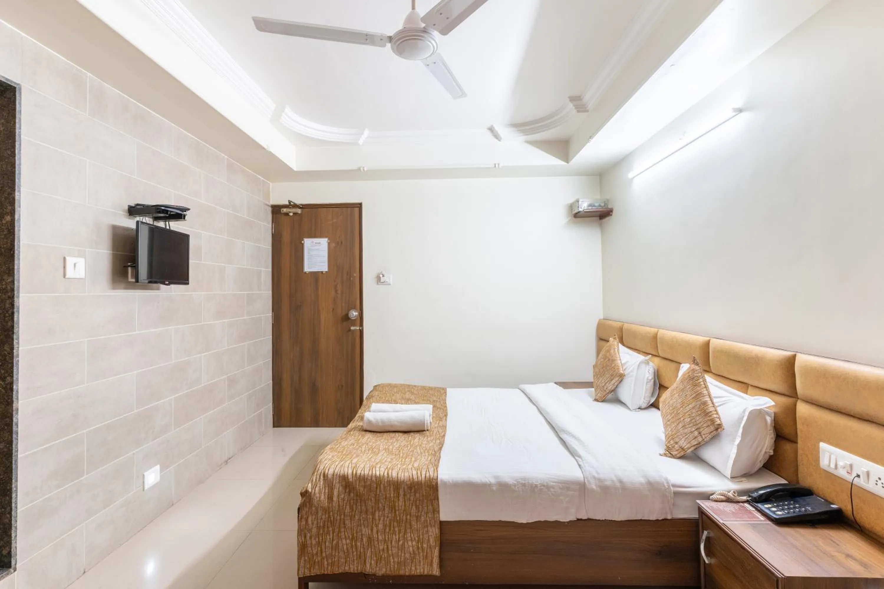 Photo of the whole room, Bed in Hotel Sanmati