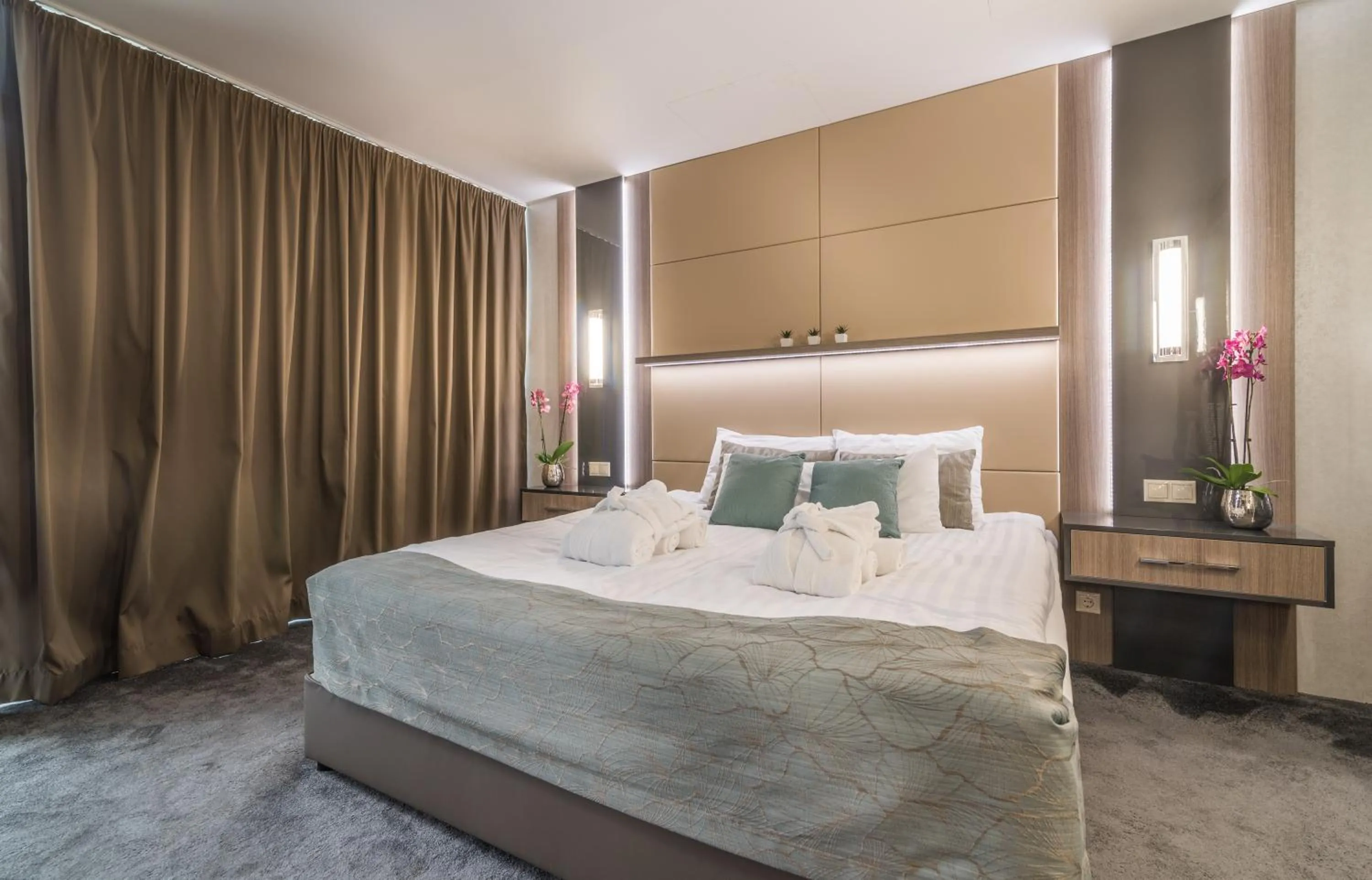 Bedroom, Bed in Hotel Zena Beauty & Shopping Center