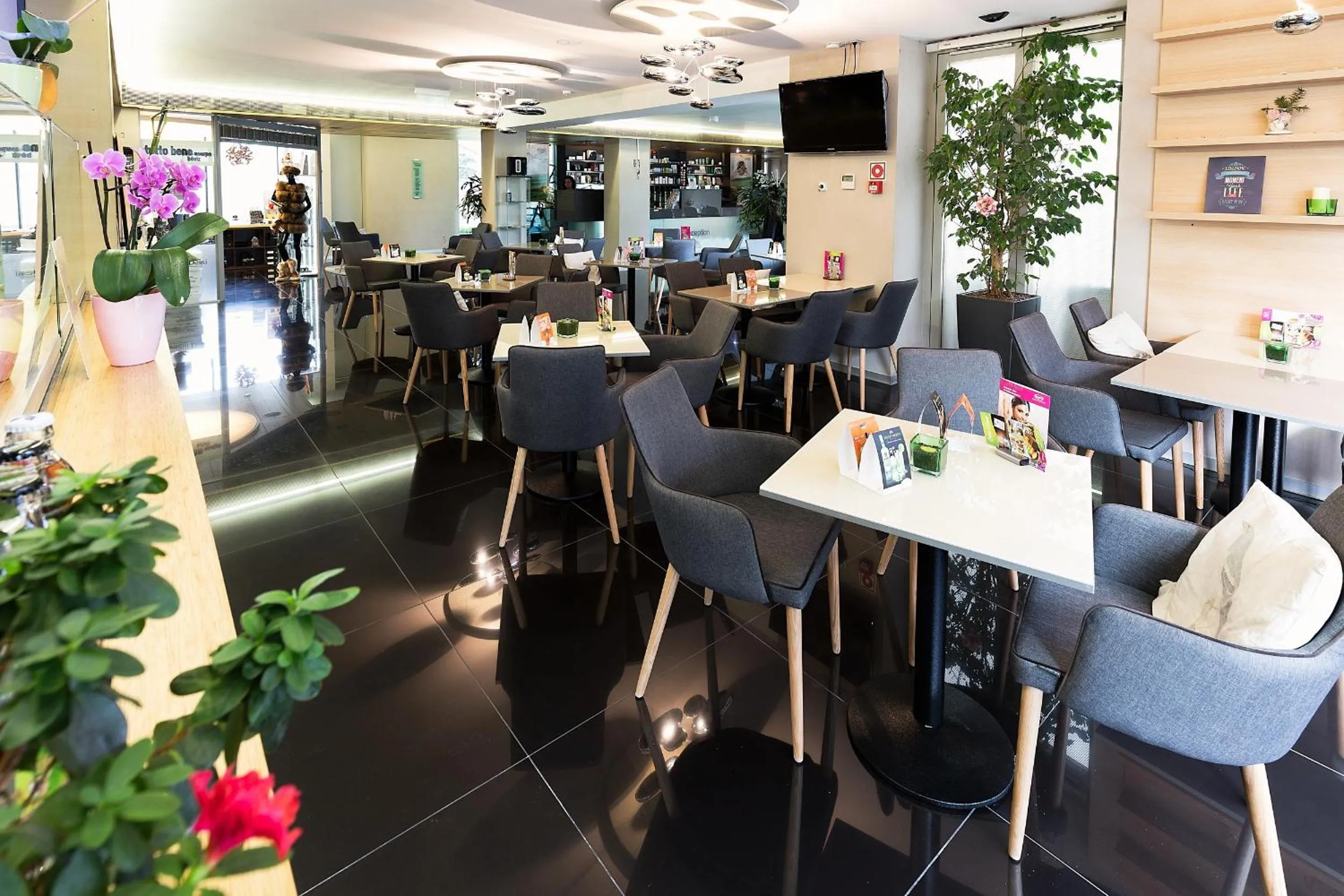 Lounge or bar in Hotel Zena Beauty & Shopping Center