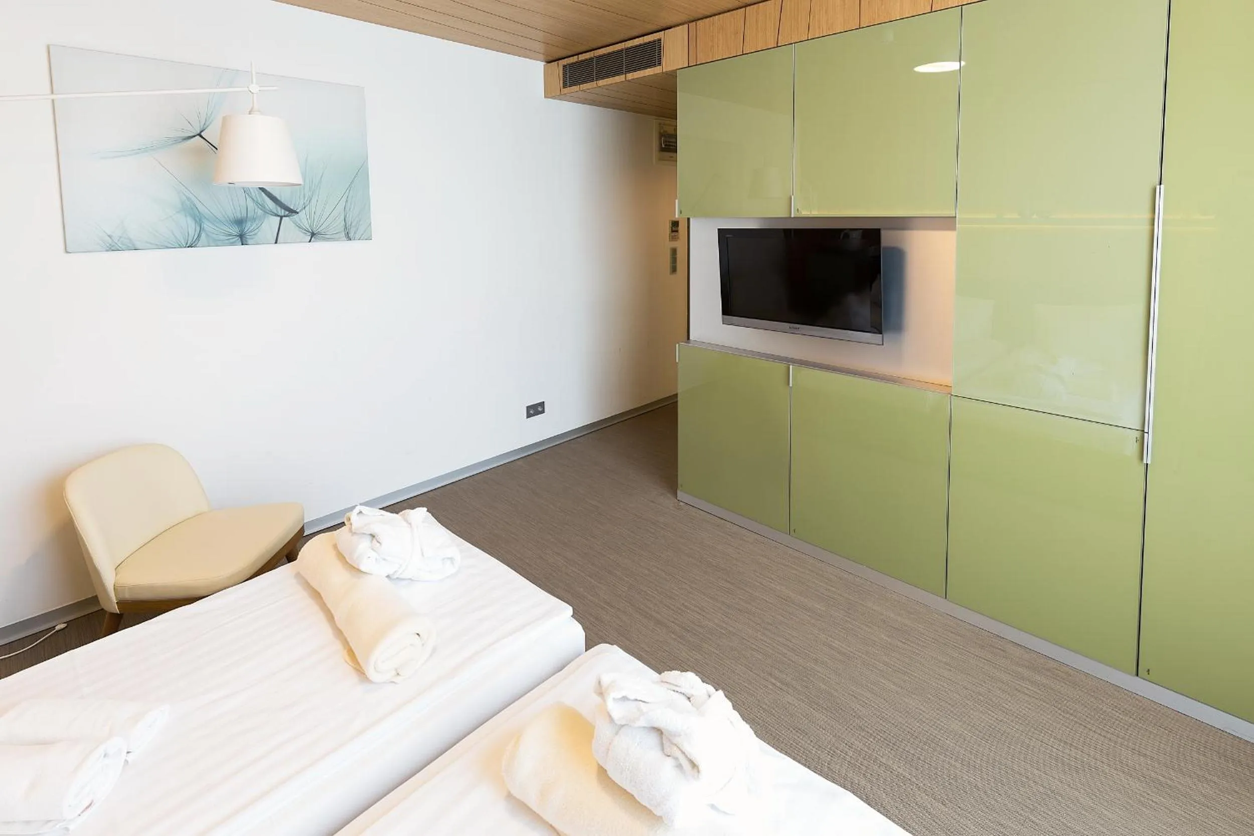 Bedroom, Bed in Hotel Zena Beauty & Shopping Center