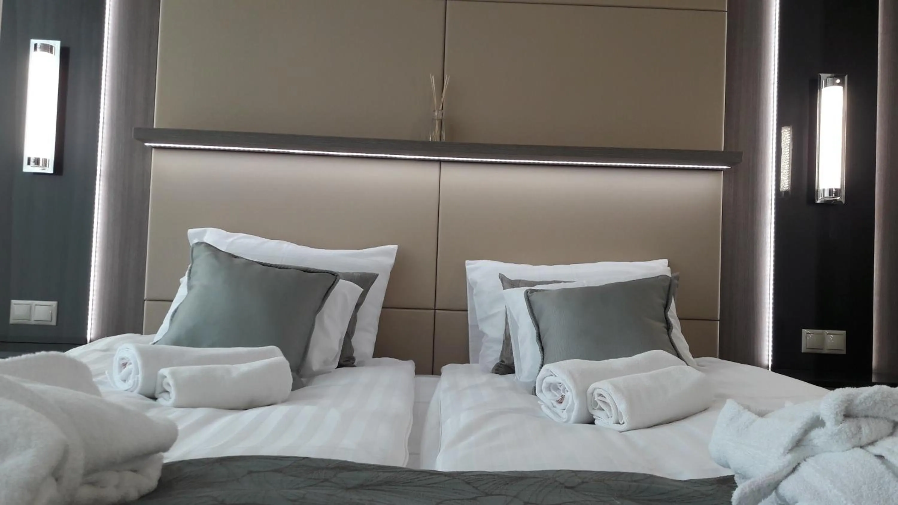 Bedroom, Bed in Hotel Zena Beauty & Shopping Center