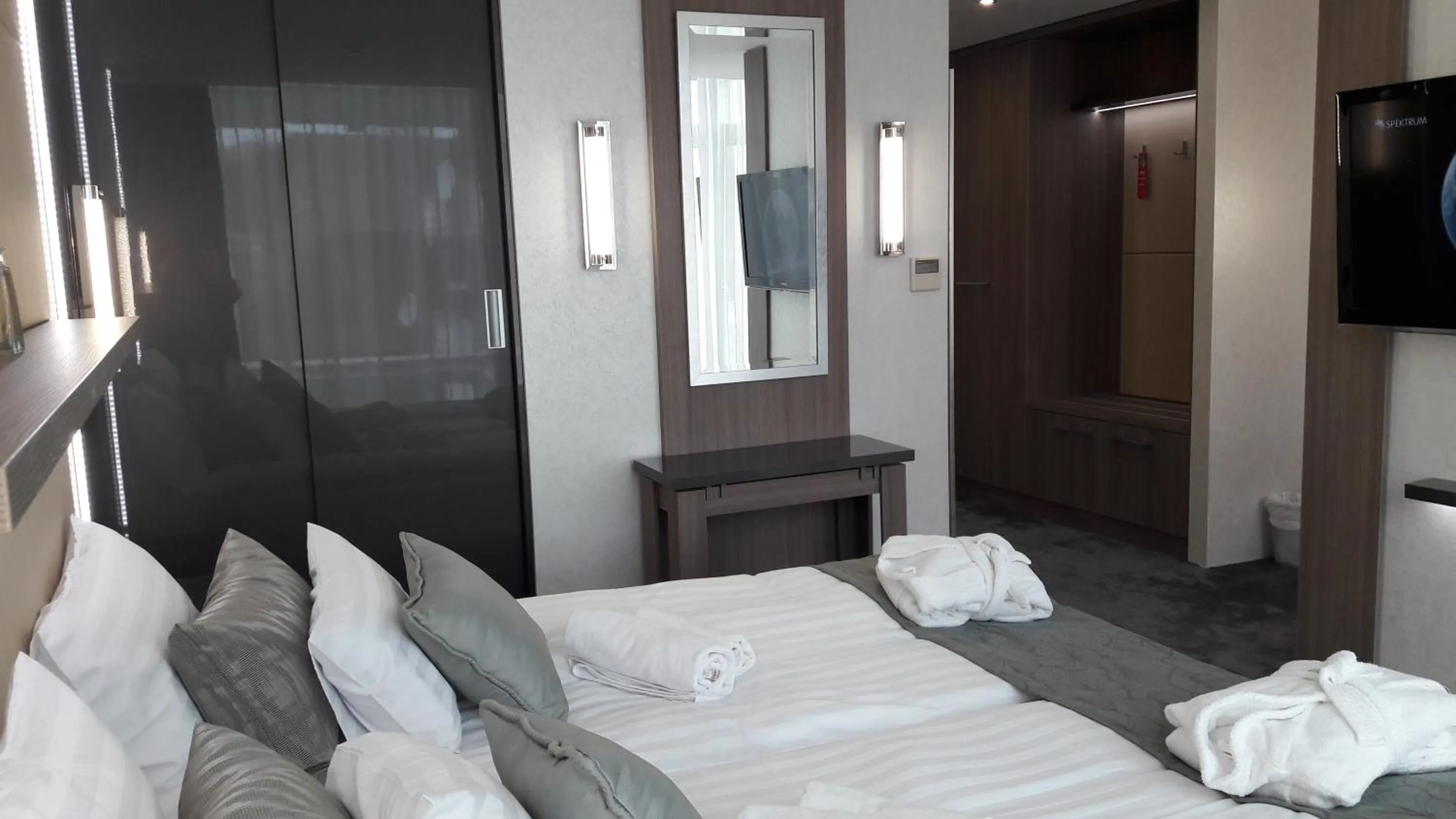 Bedroom, Bed in Hotel Zena Beauty & Shopping Center